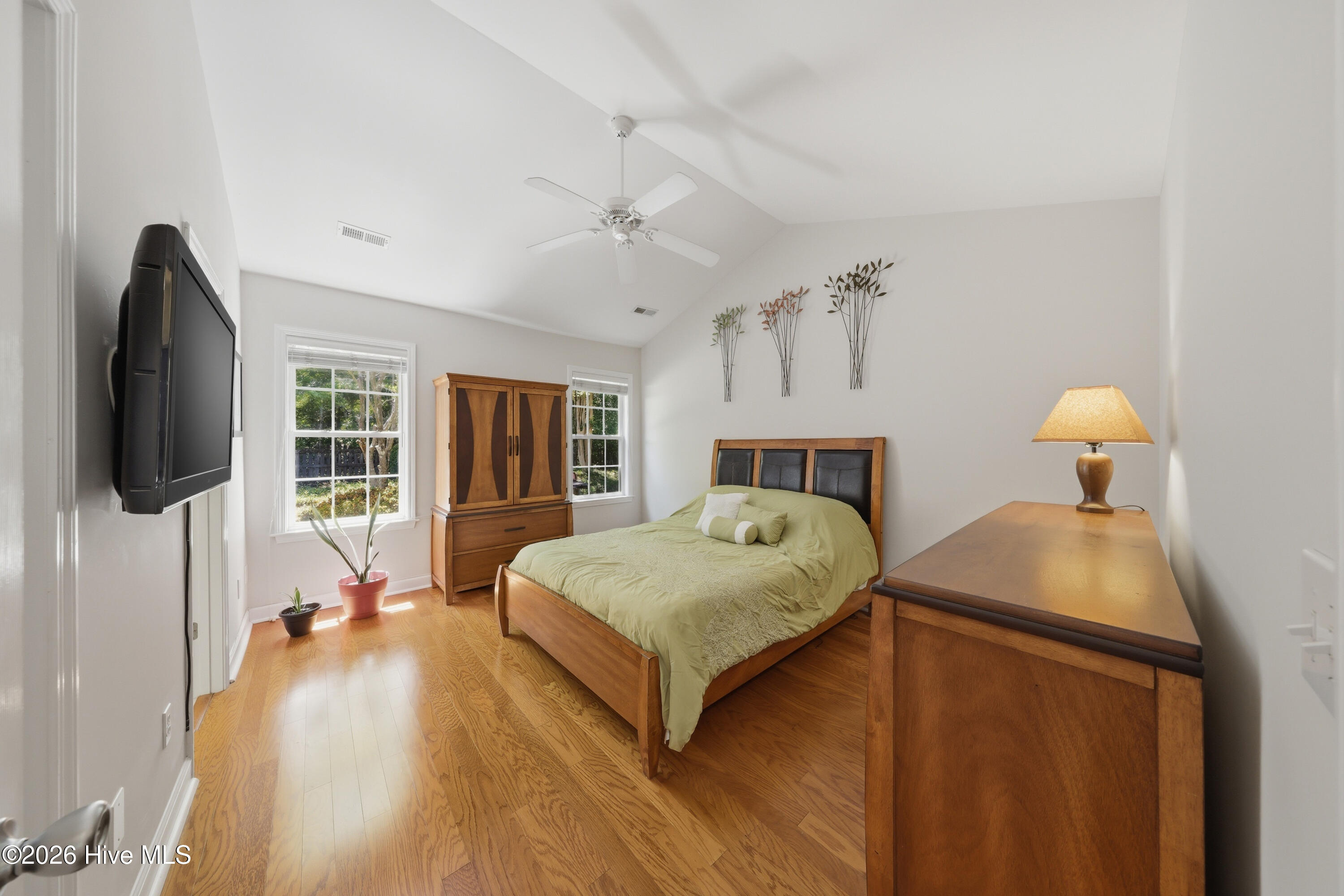 100568485 | Photo 22