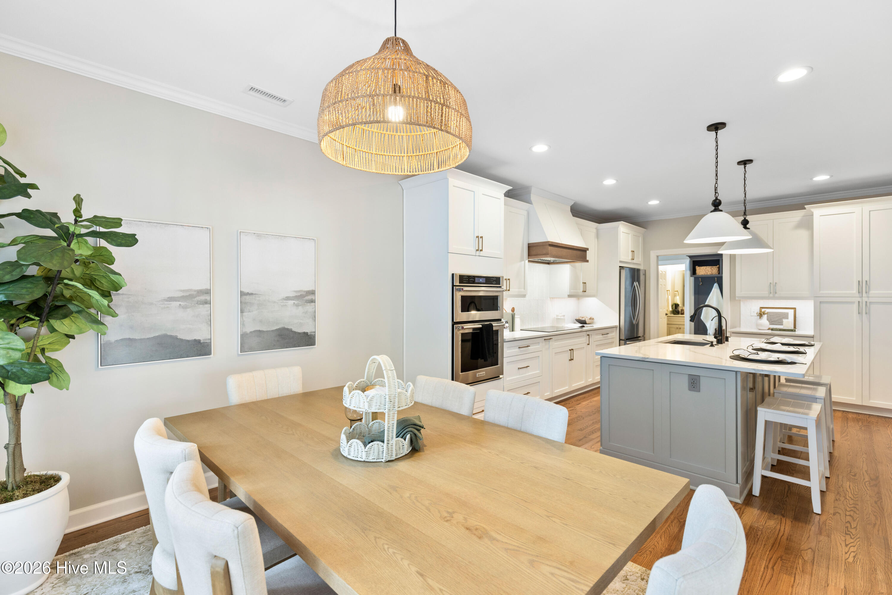 100560916 | Photo 25