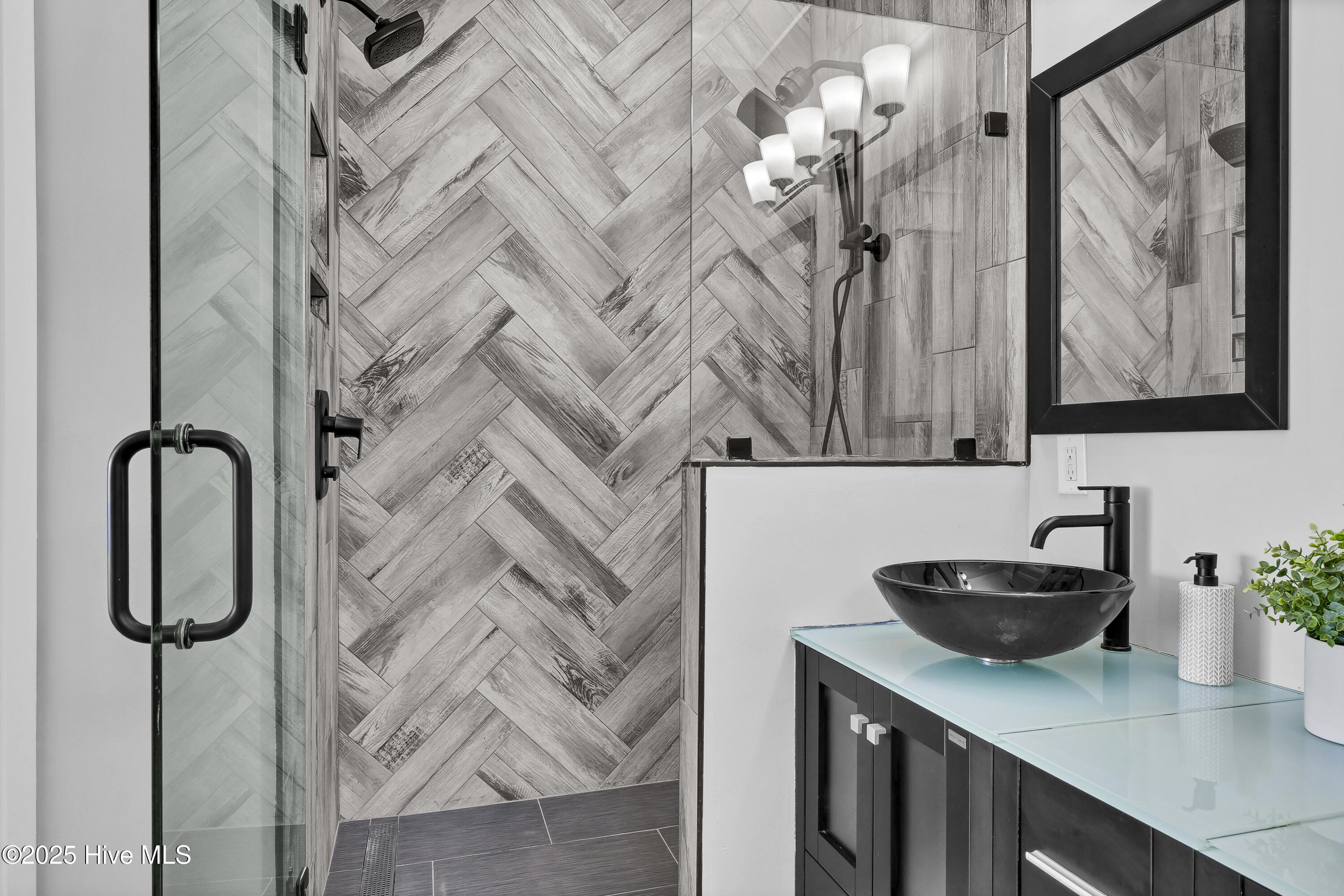 100543040 | Photo 29