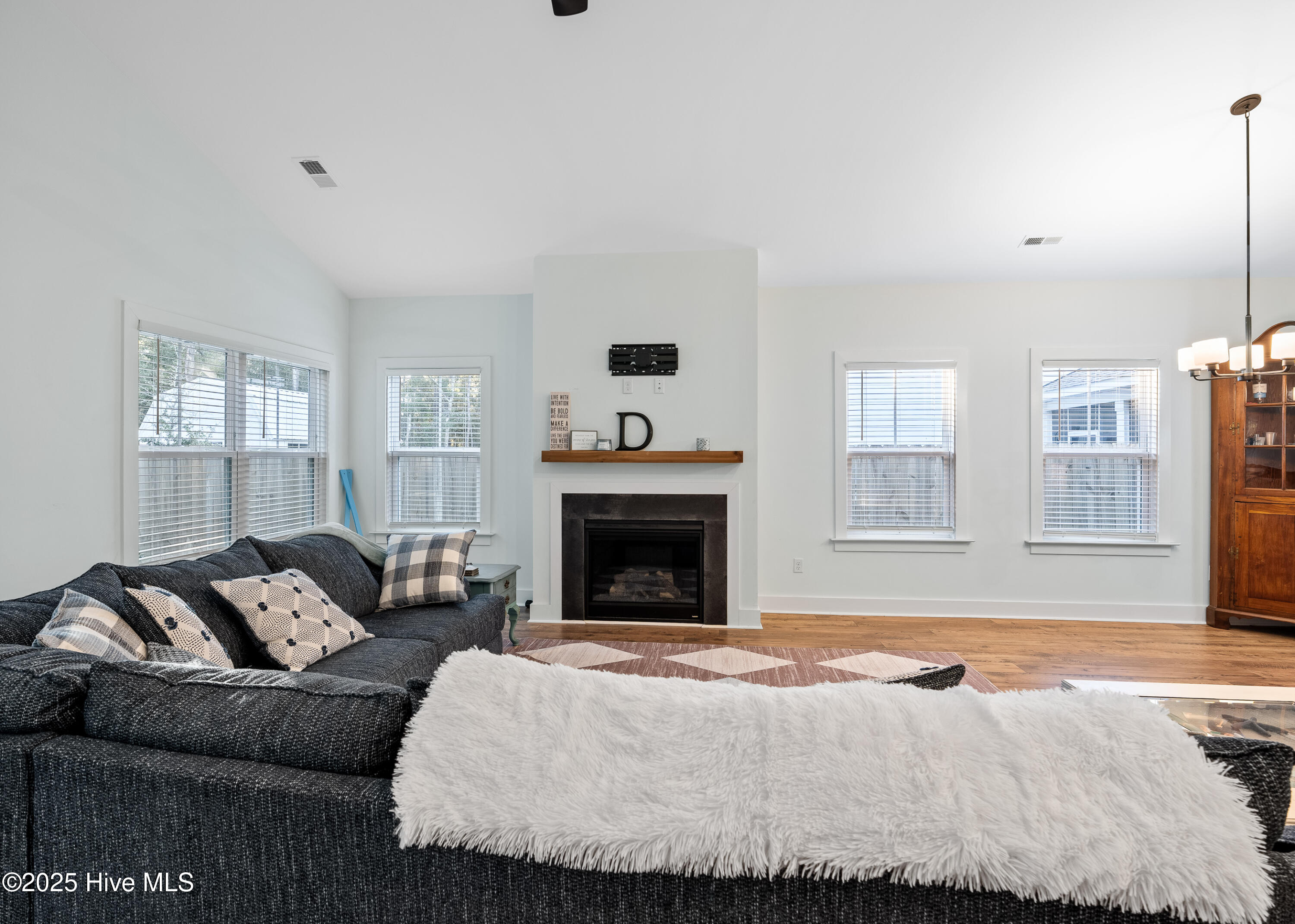 100539814 | Photo 18