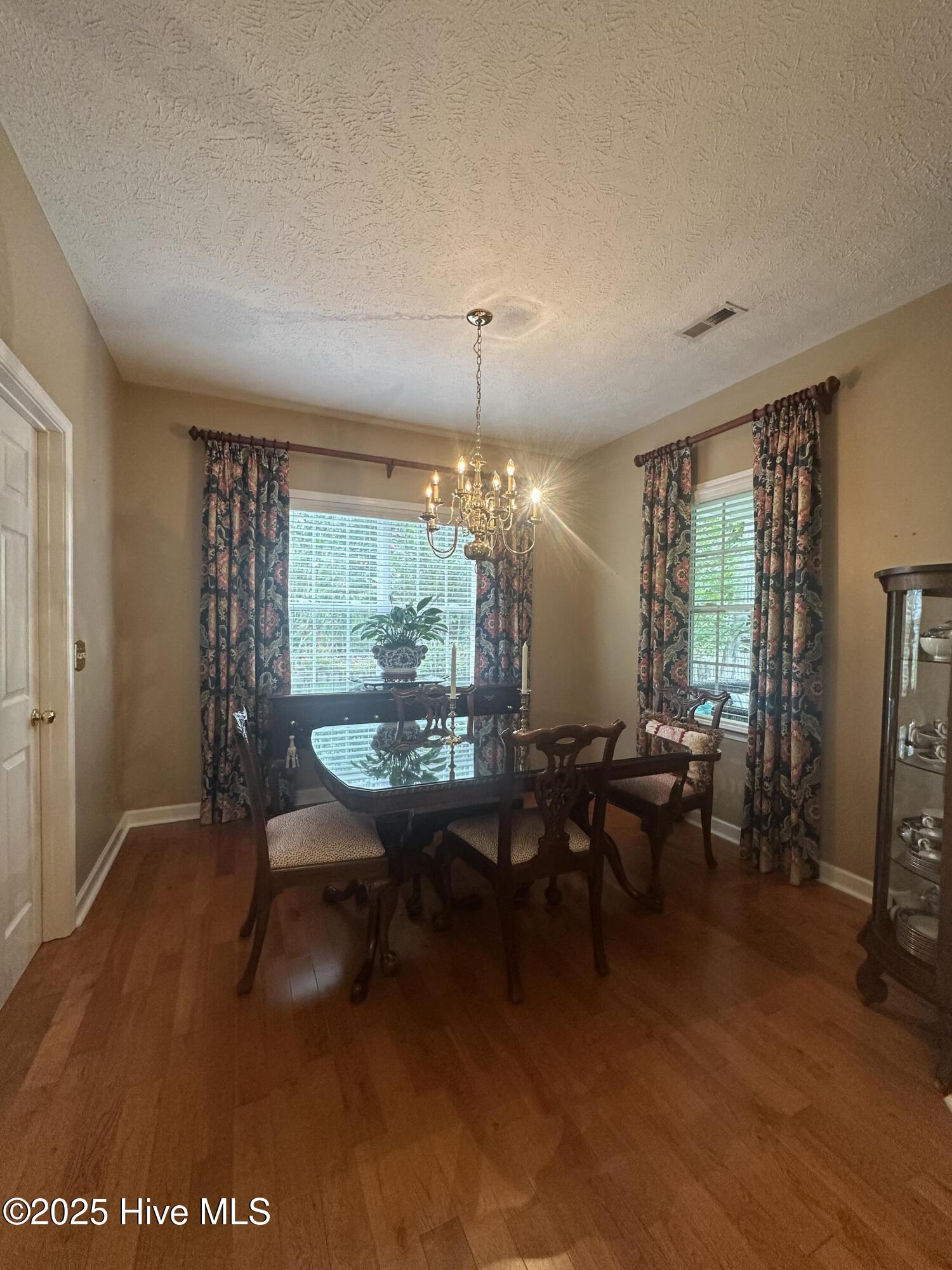 100526280 | Photo 14