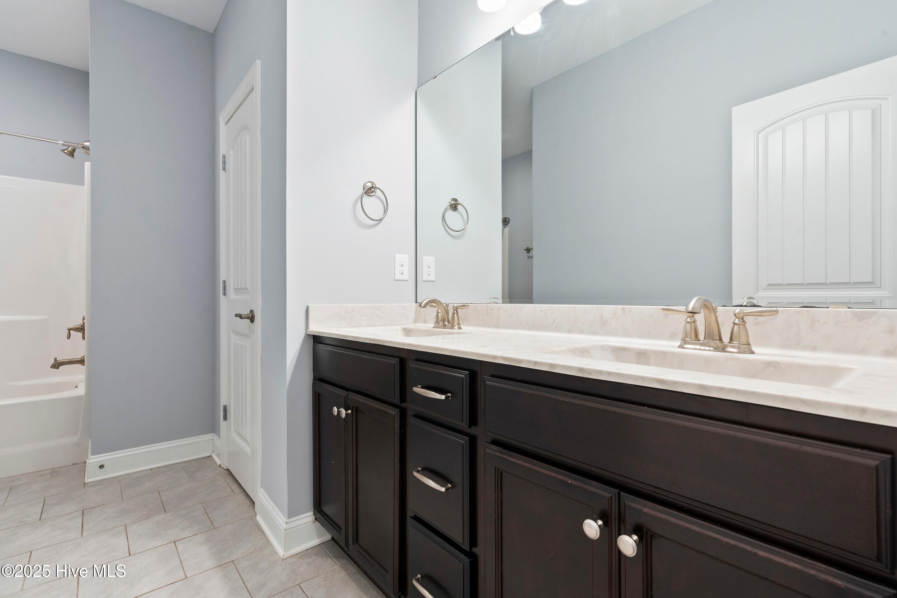 100539123 | Photo 35