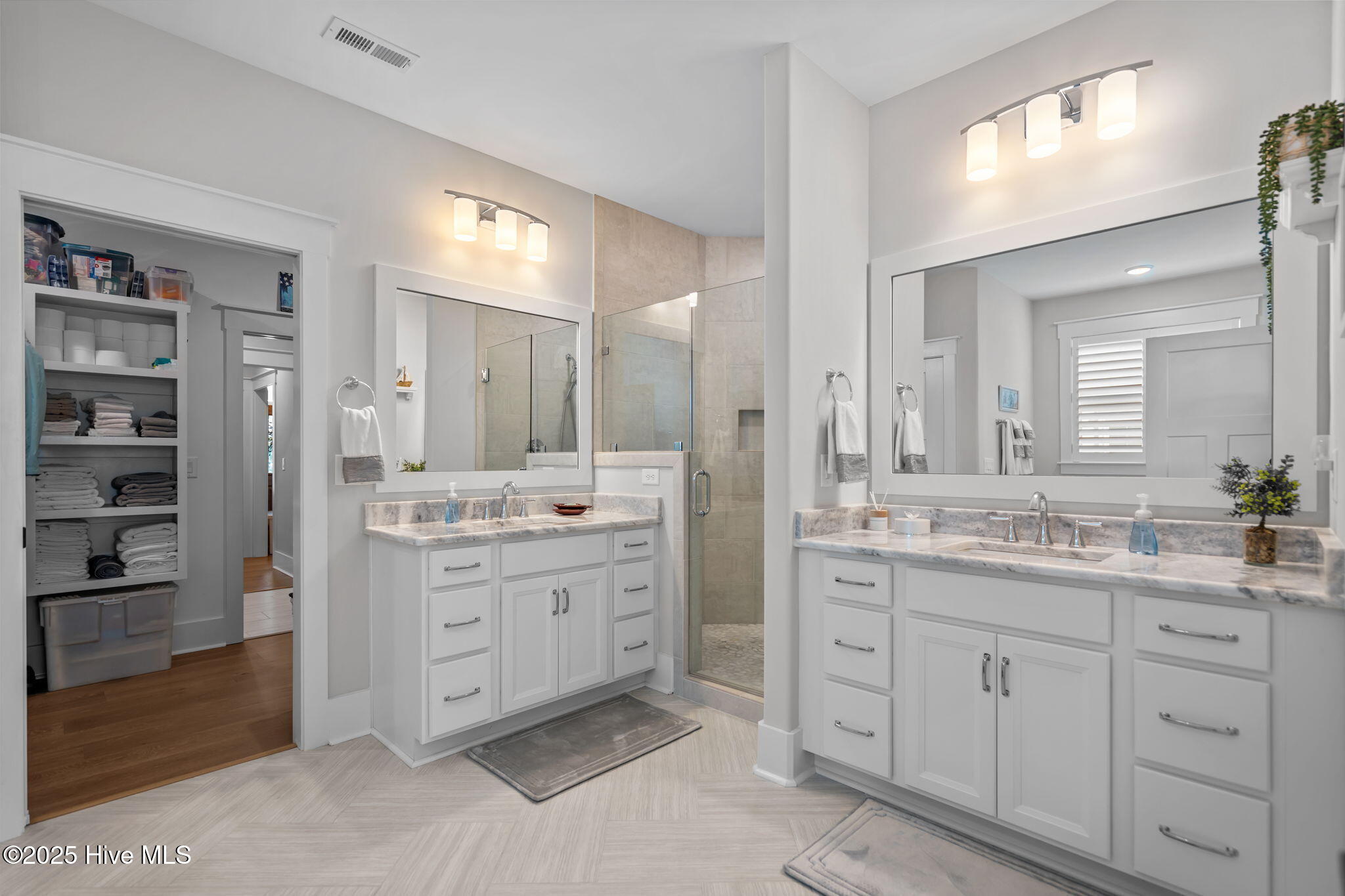 100526969 | Photo 30