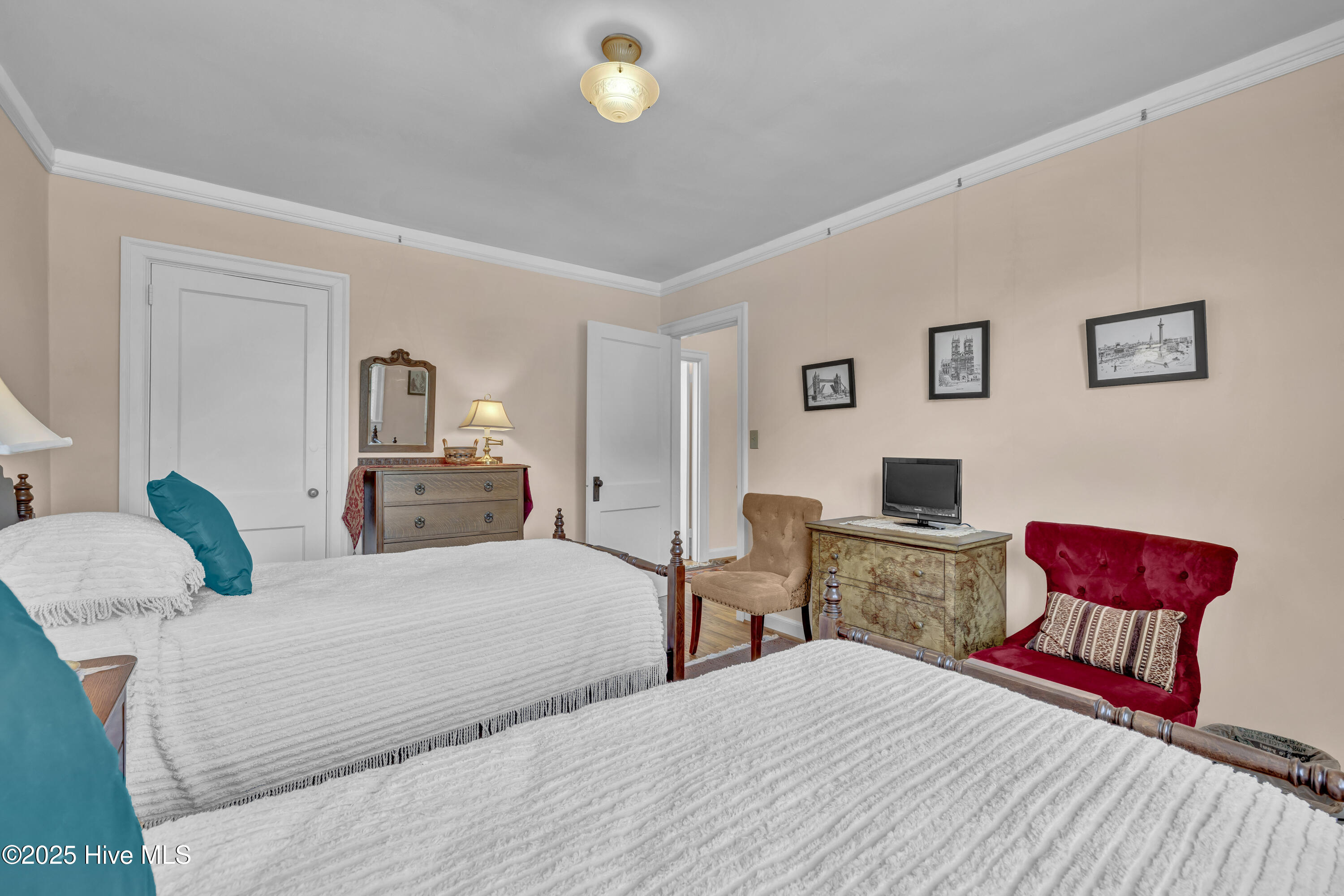 100534862 | Photo 21