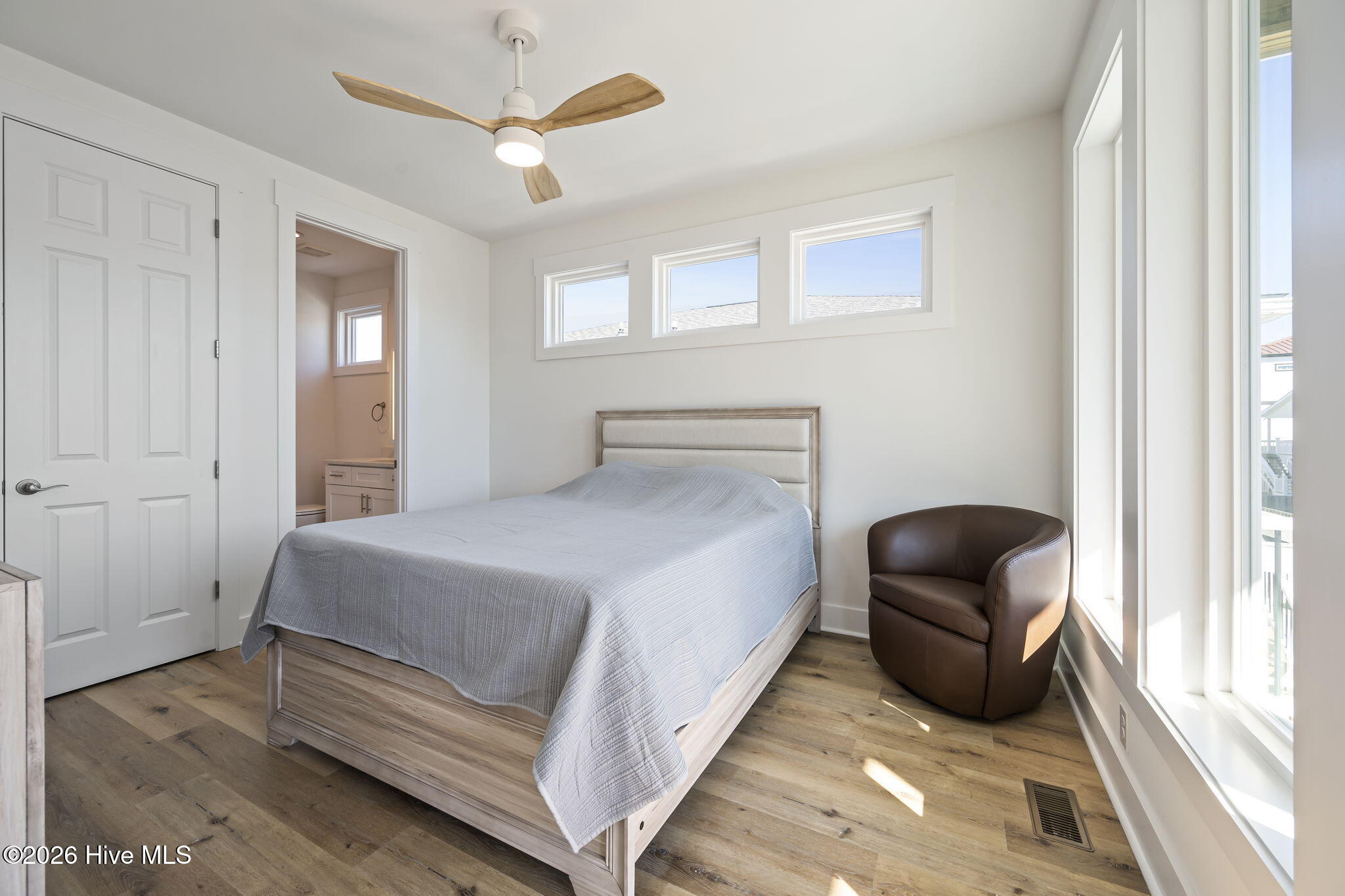 100550572 | Photo 35