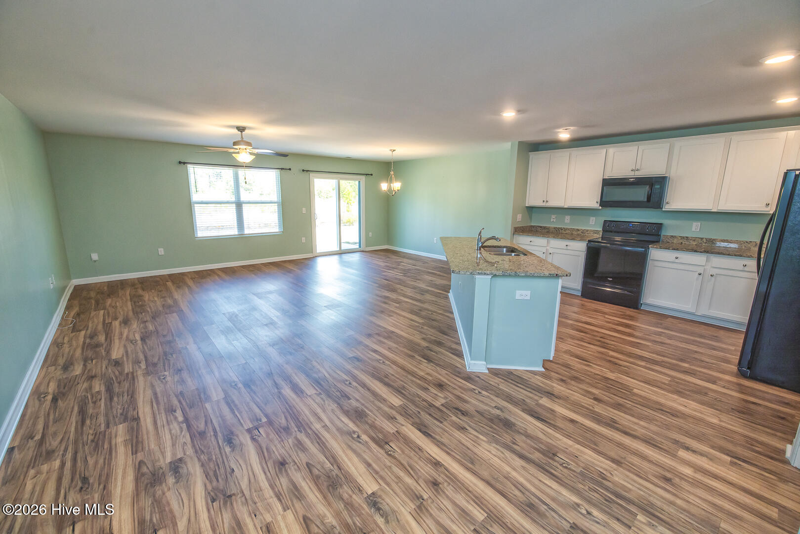 100558342 | Photo 13