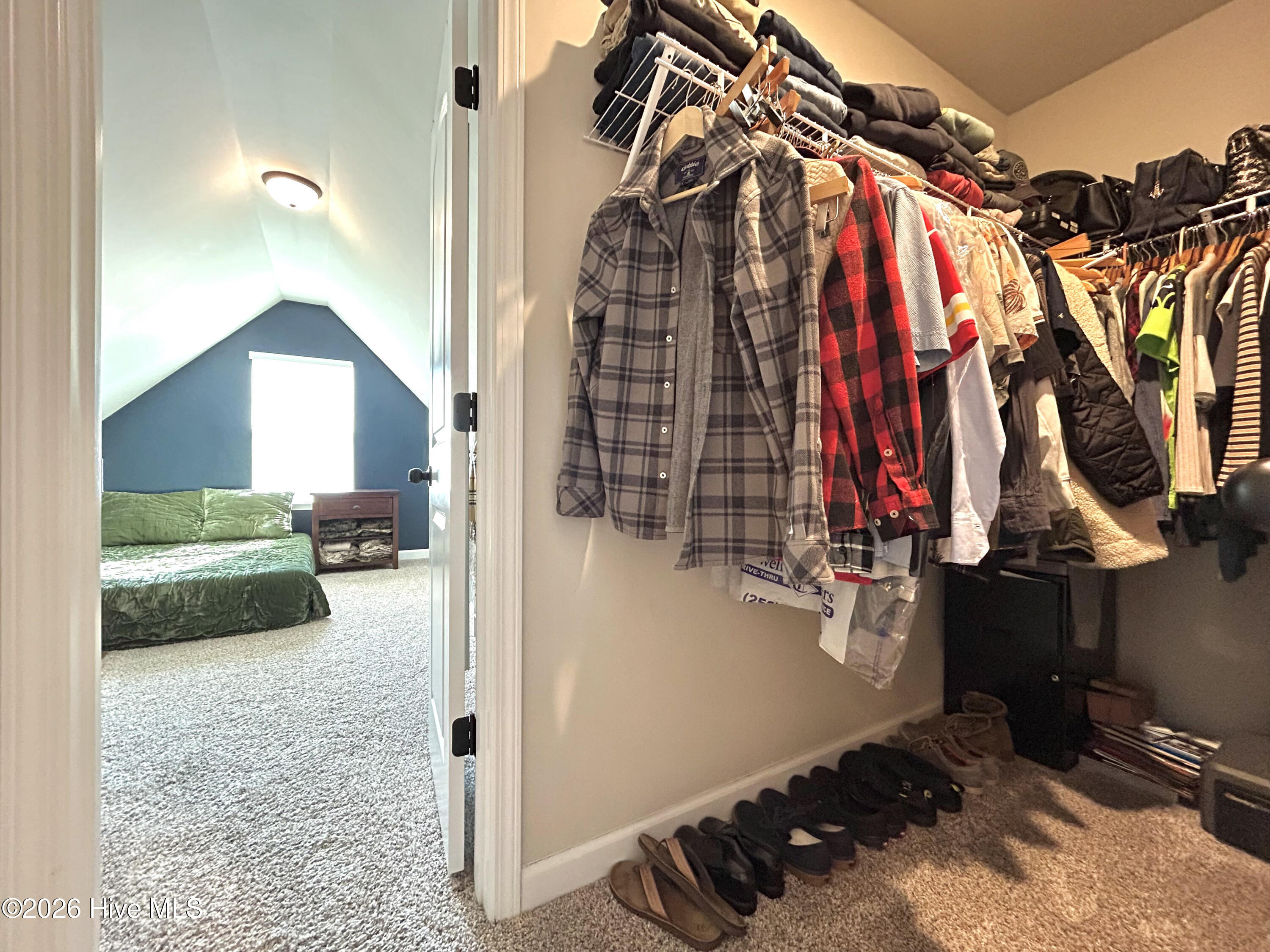 100557400 | Photo 42