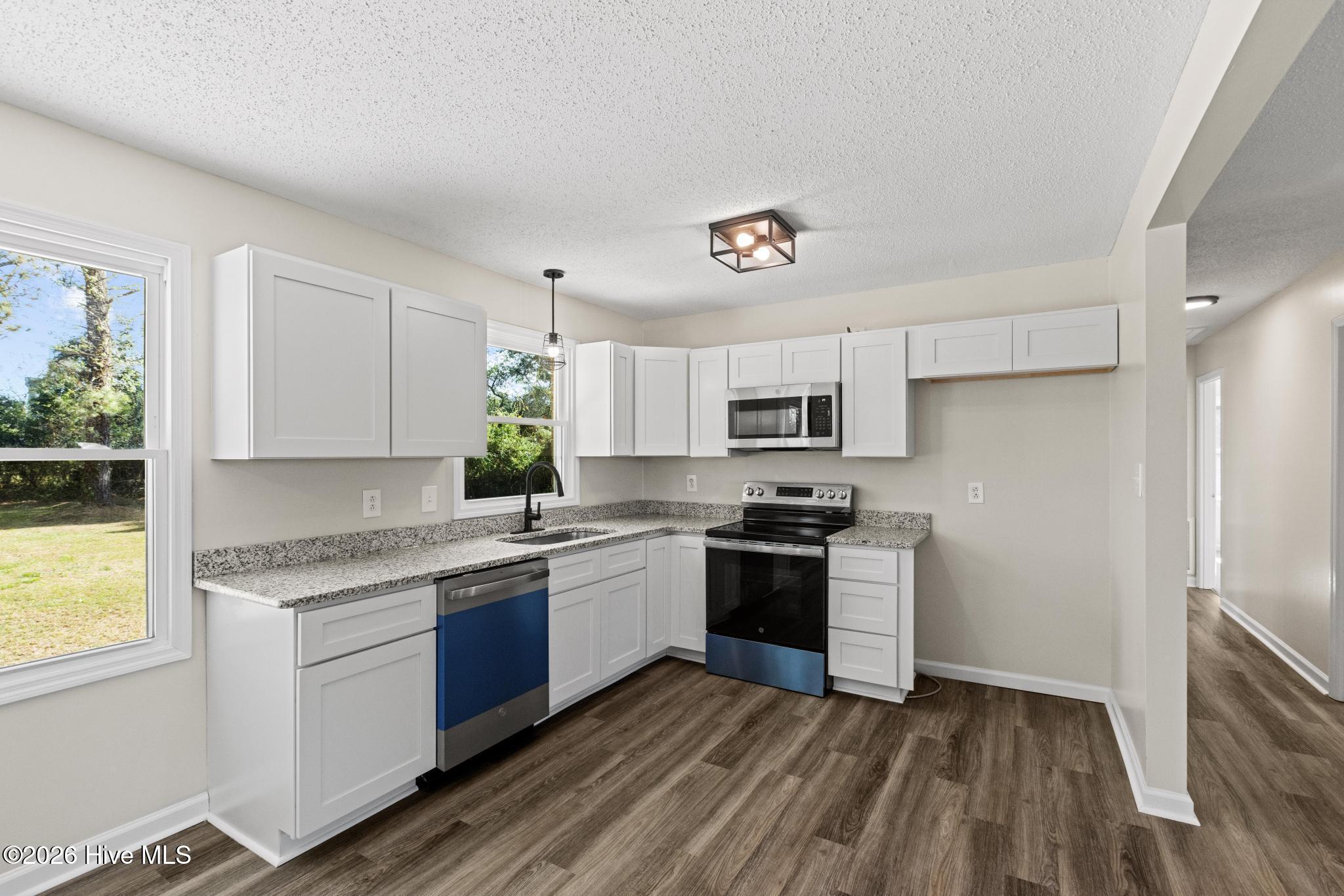 100565282 | Photo 13