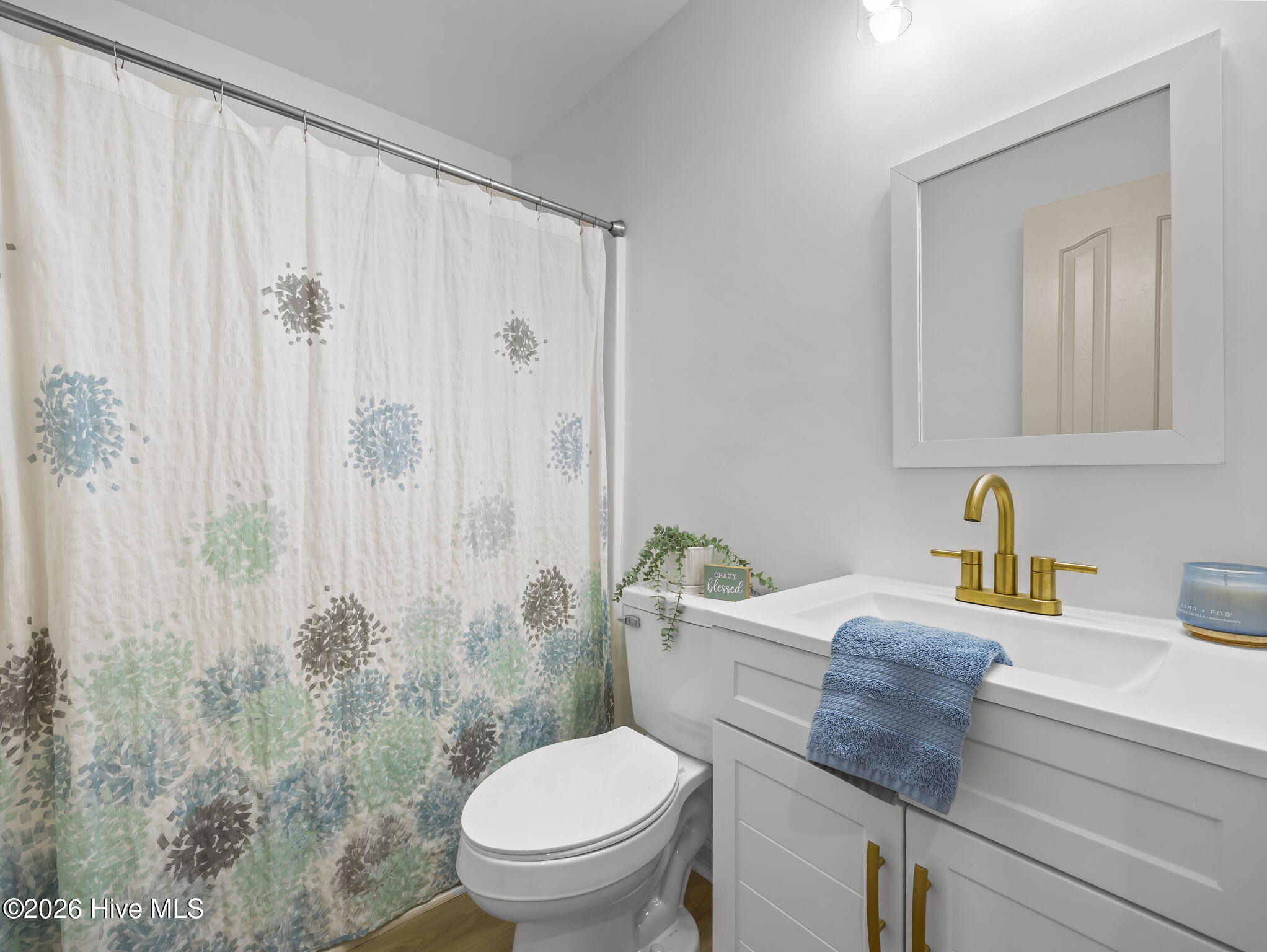 100565884 | Photo 25