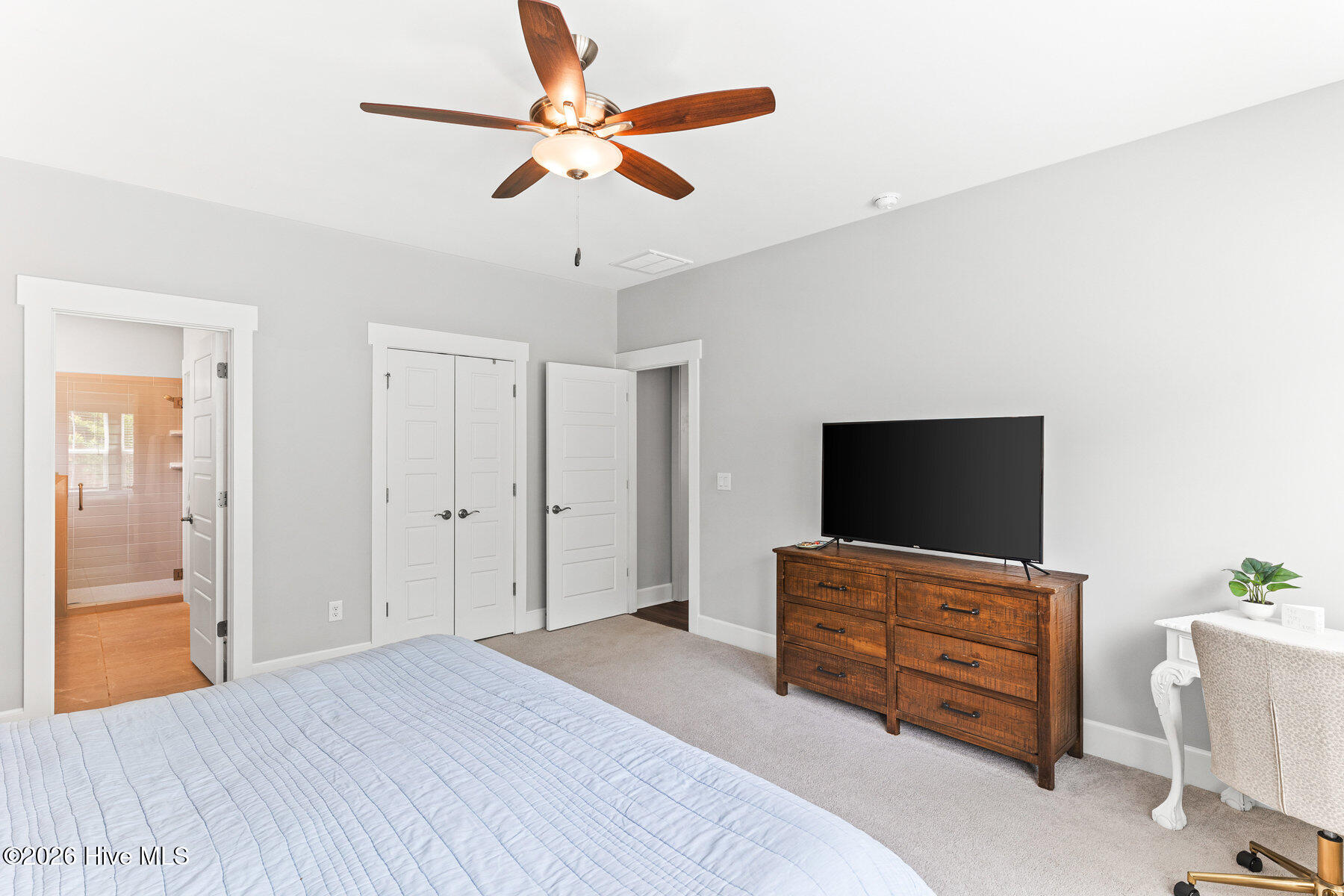 100548858 | Photo 16