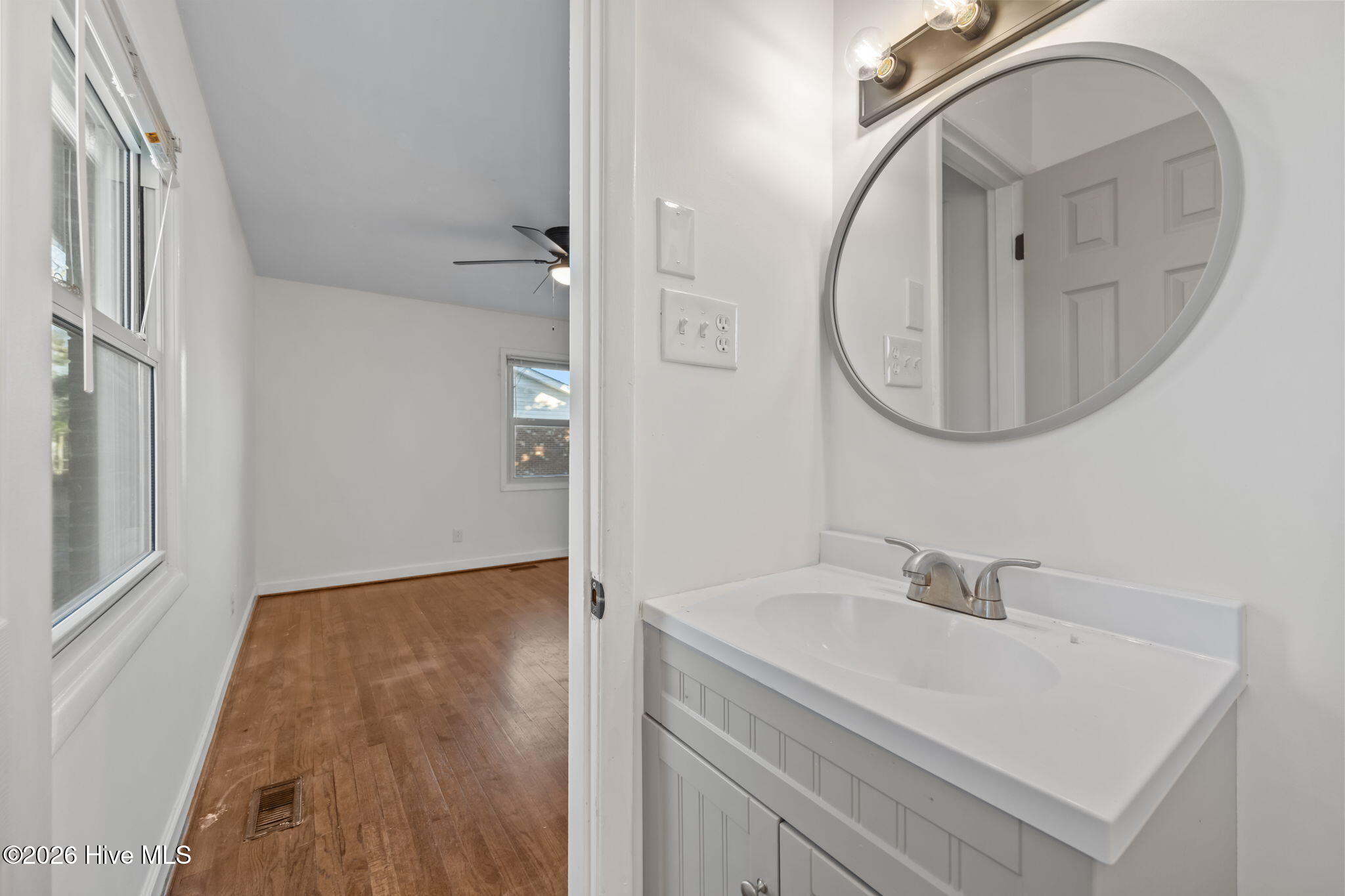 100548800 | Photo 18