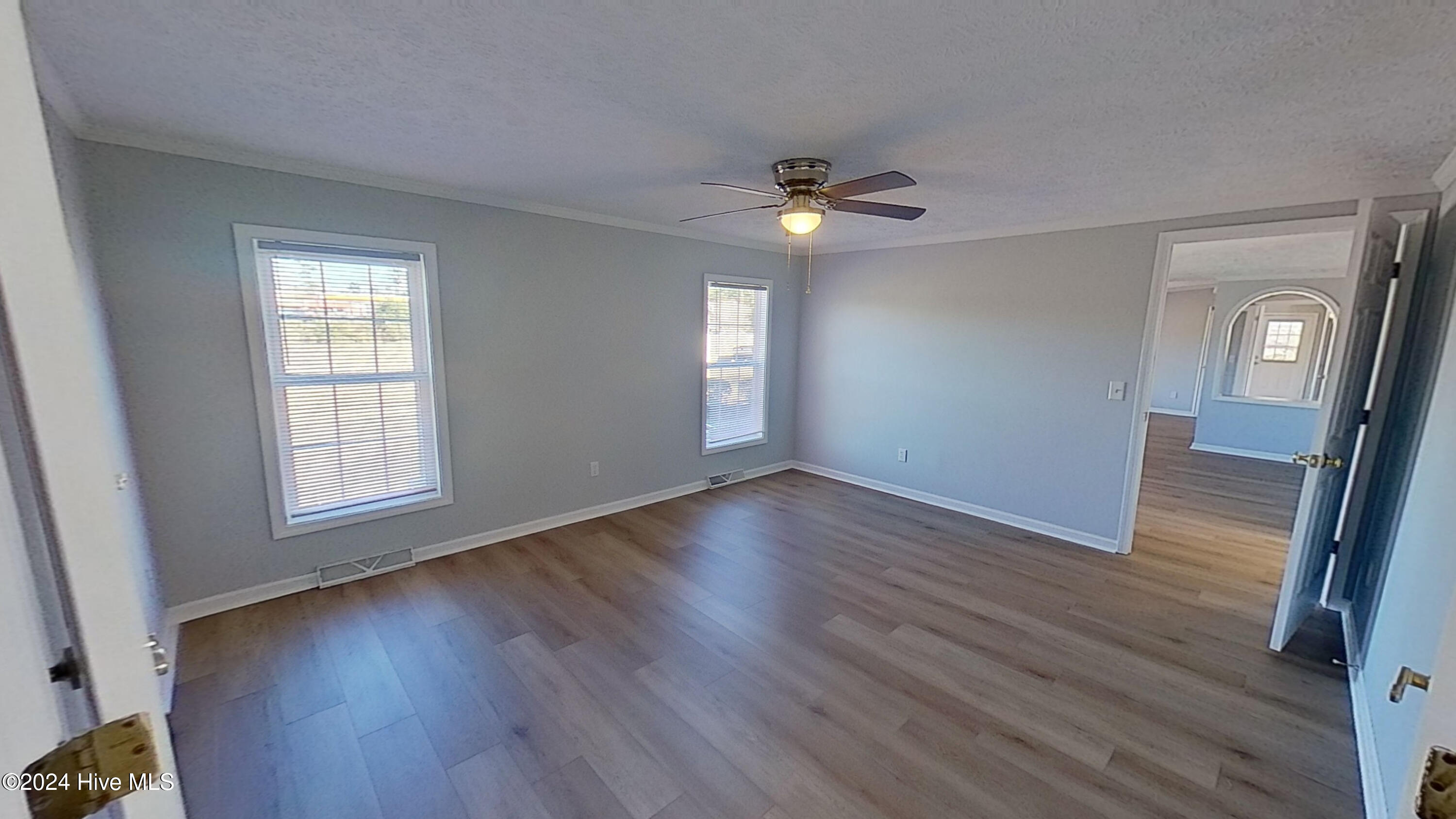 100550318 | Photo 21