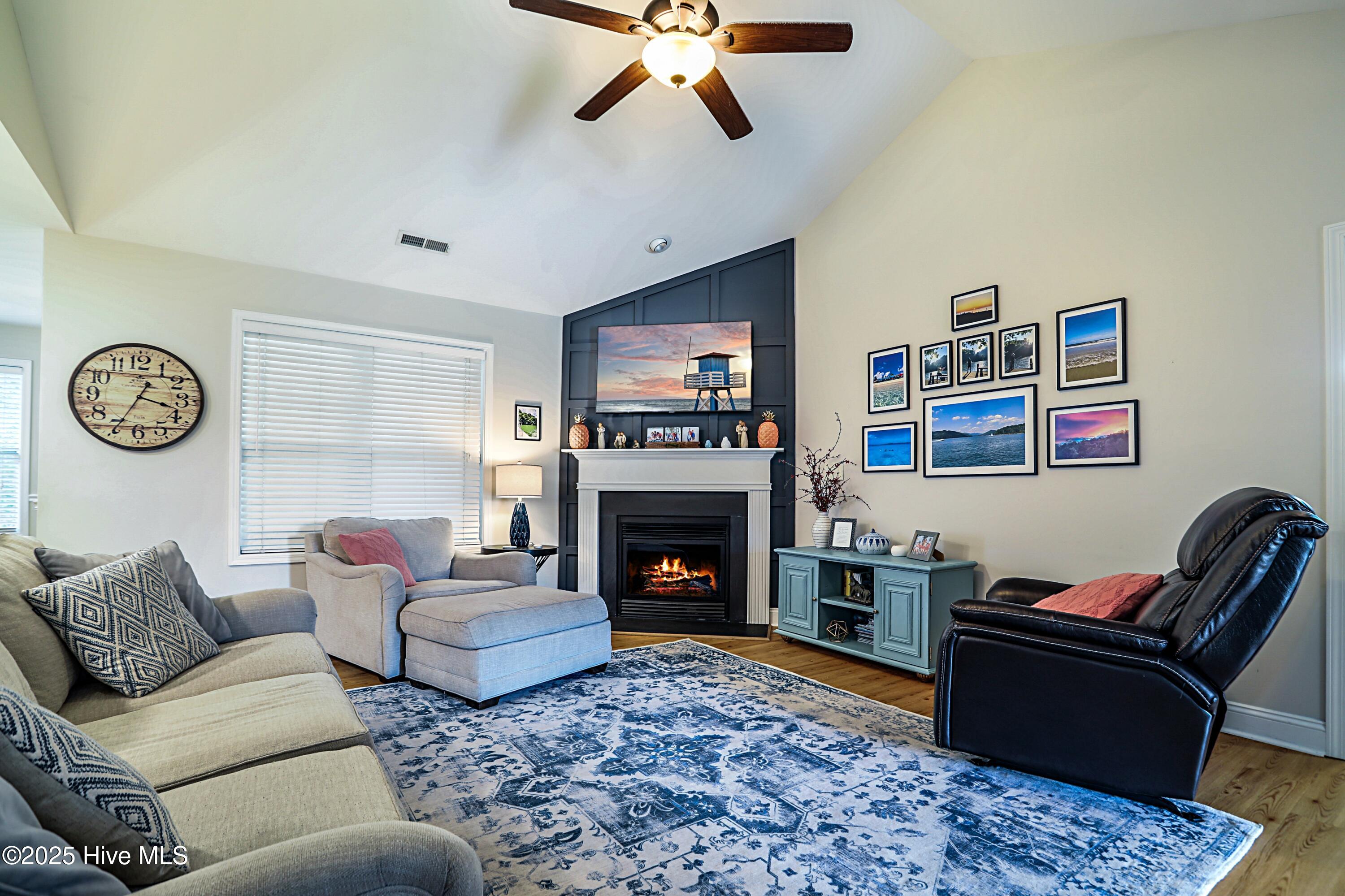 100541806 | Photo 15