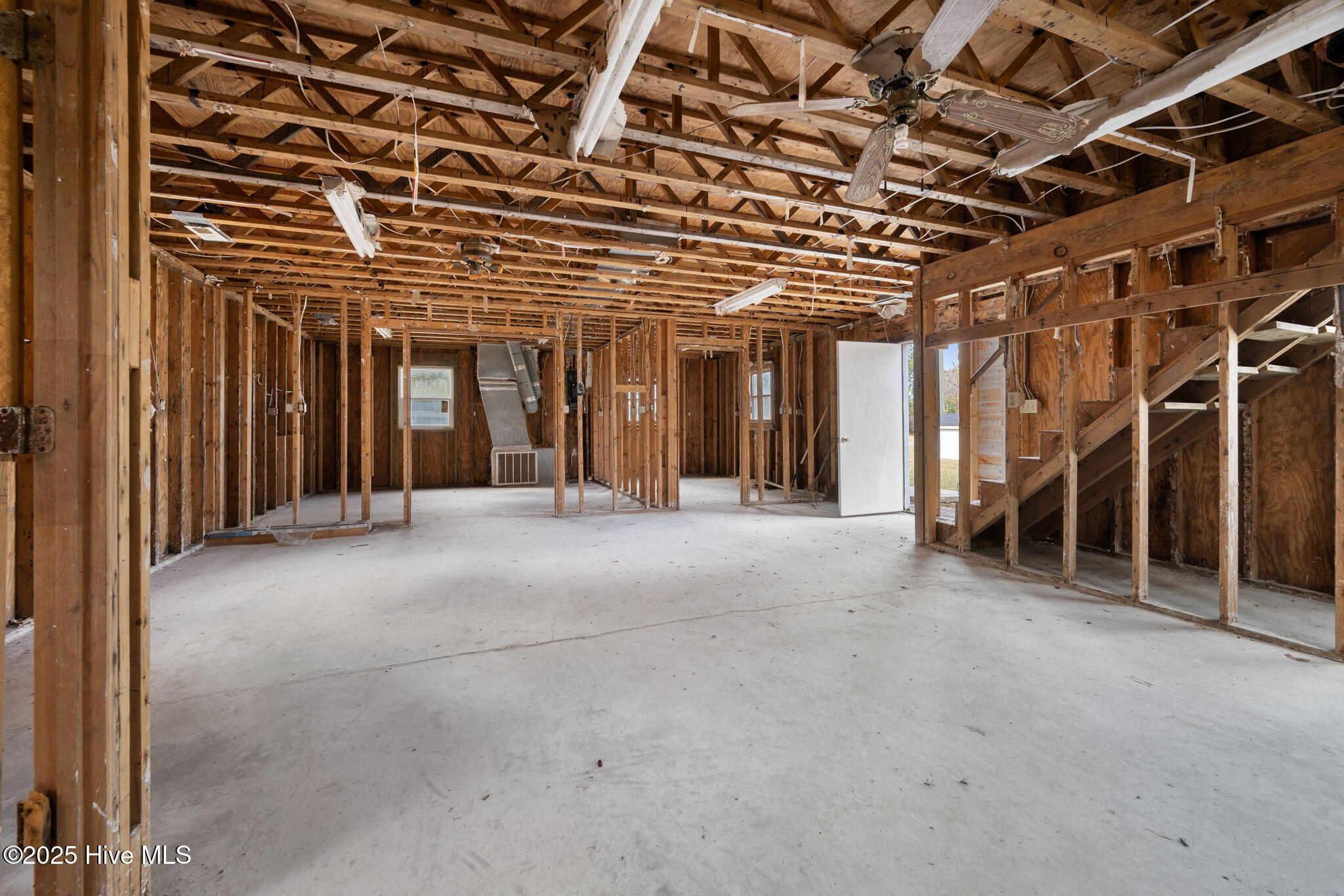 100543210 | Photo 33