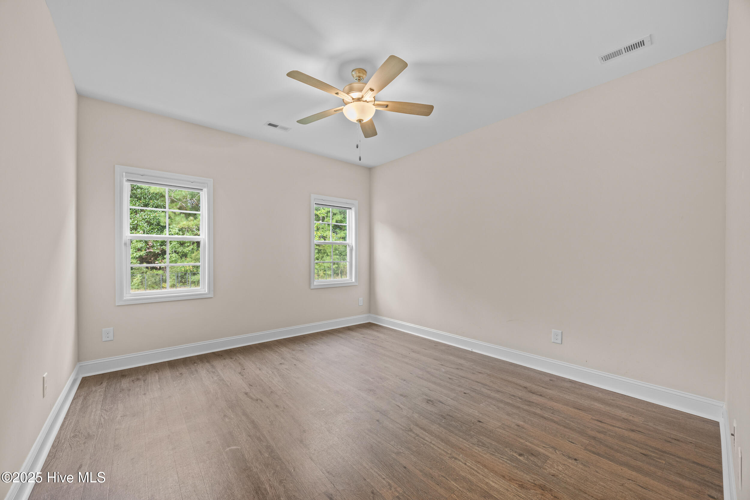 100531744 | Photo 23