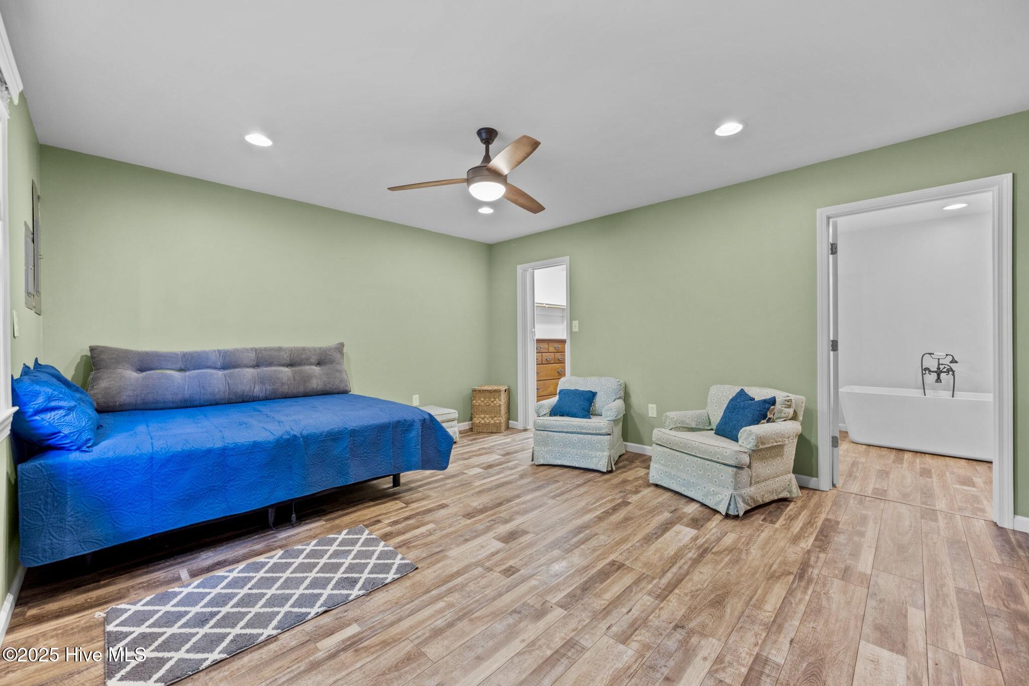 100532839 | Photo 48