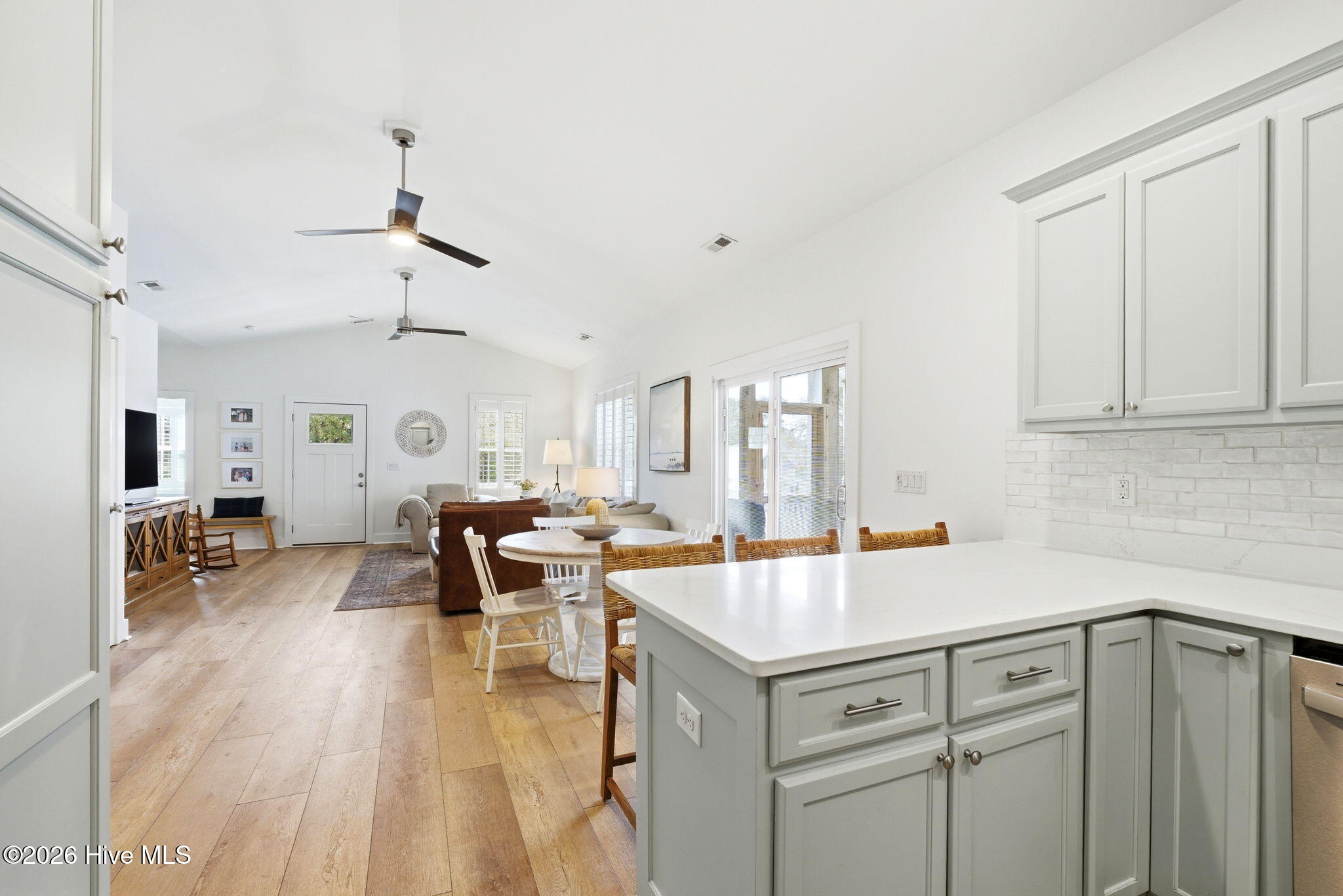 100561485 | Photo 16