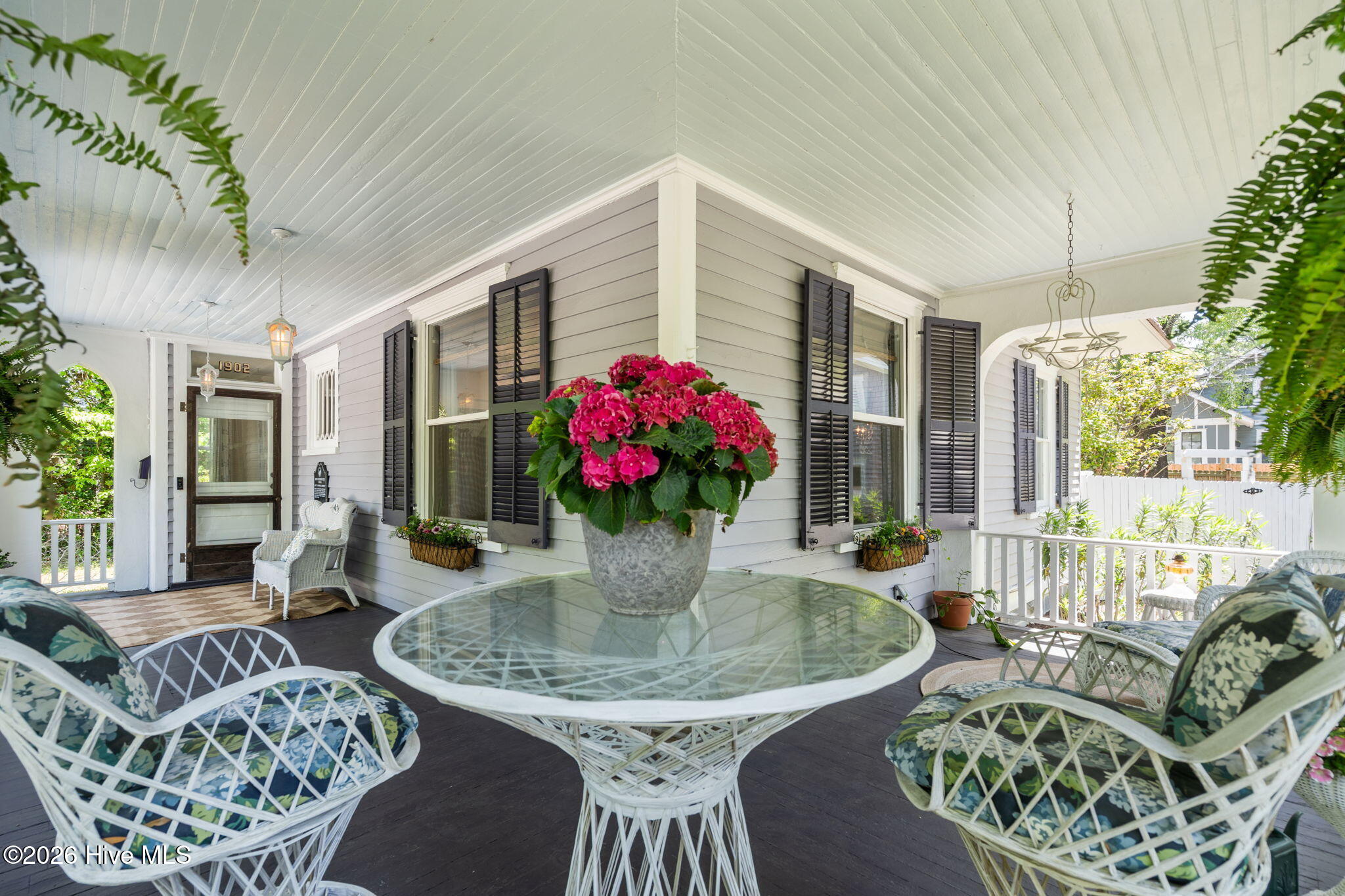 100566277 | Photo 57