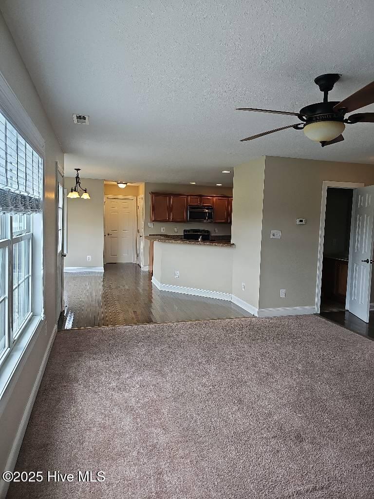 100541089 | Photo 11