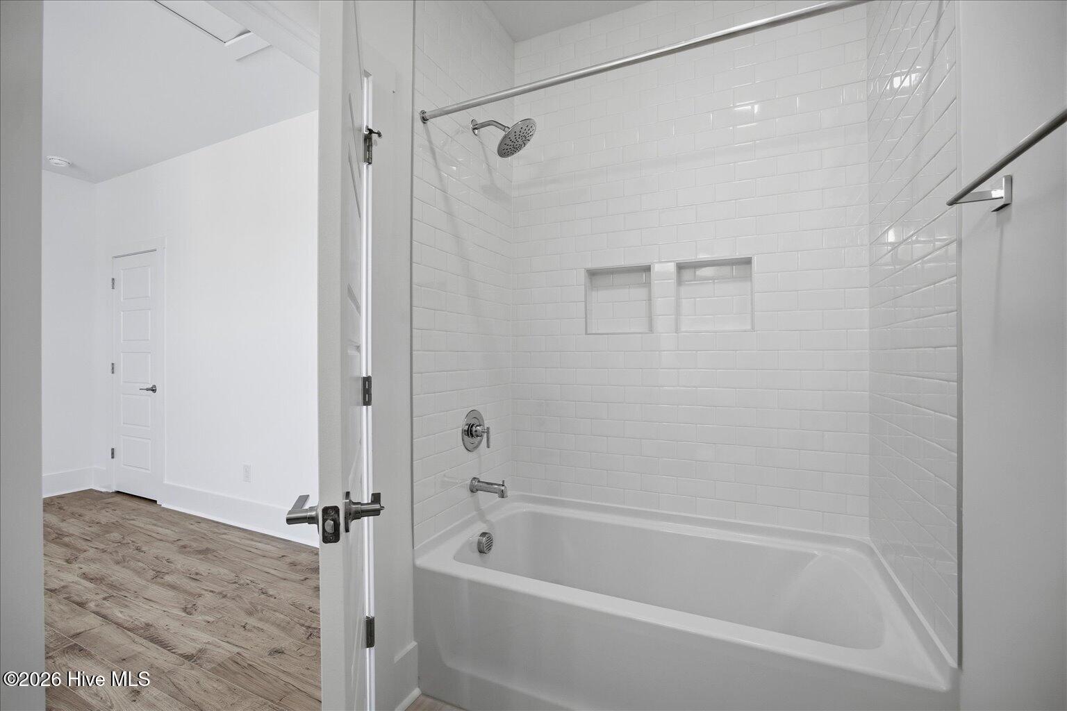 100544429 | Photo 15