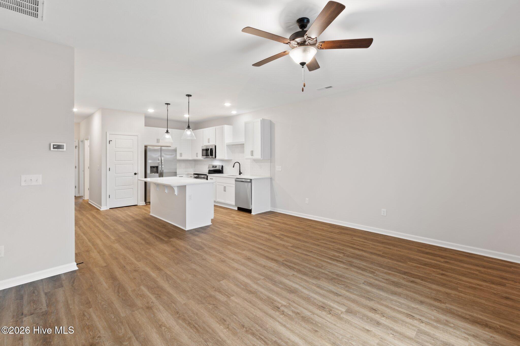 100570072 | Photo 22