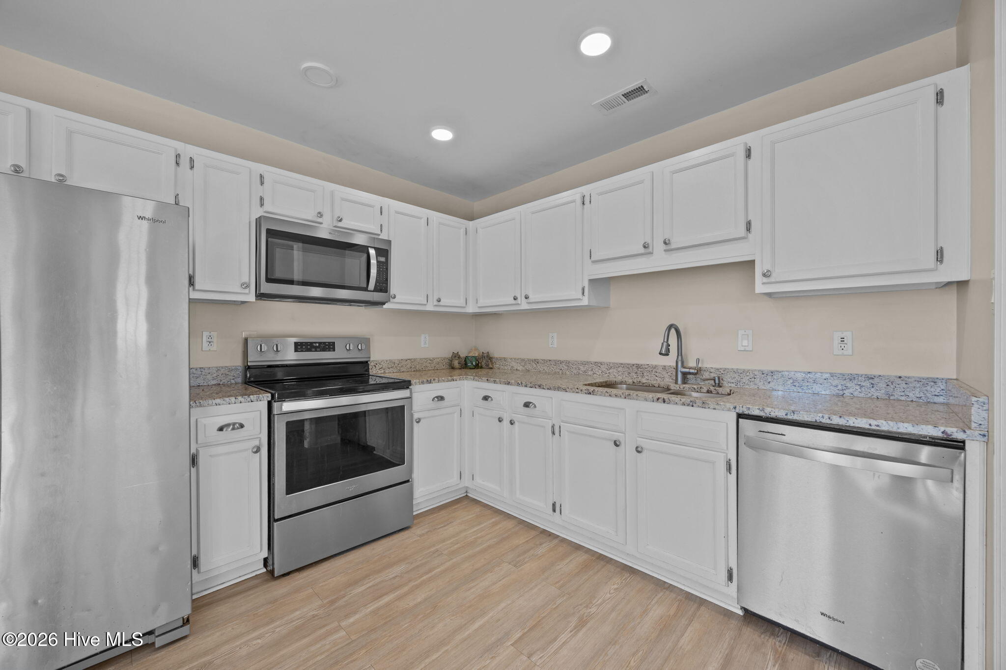 100550569 | Photo 26