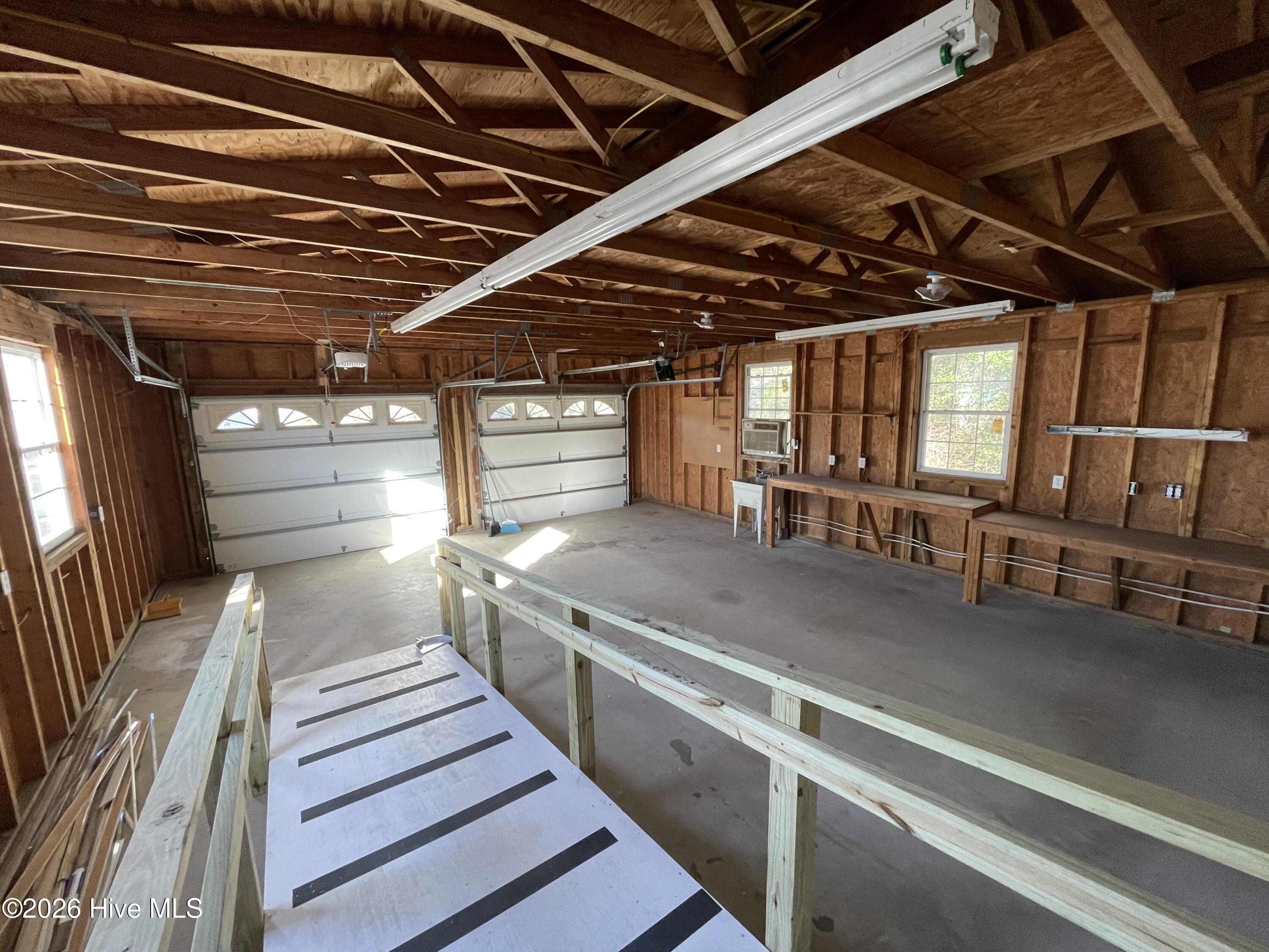 100542412 | Photo 46