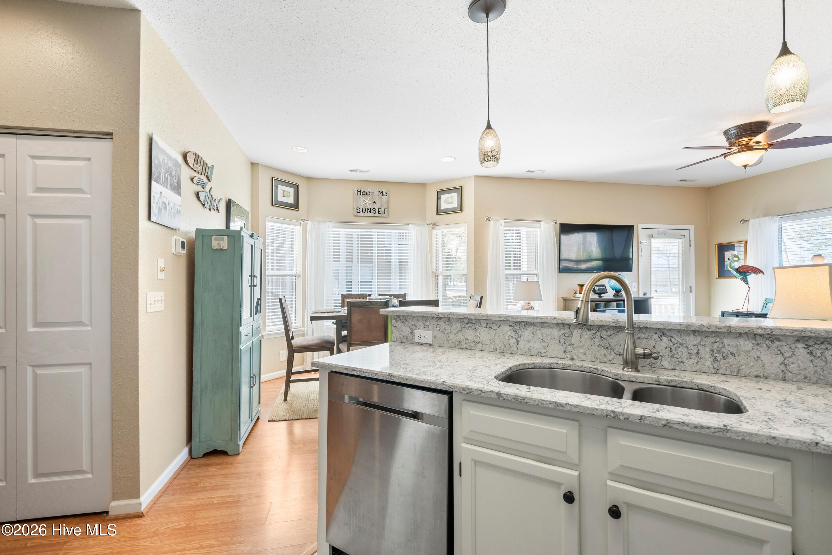 100548486 | Photo 27