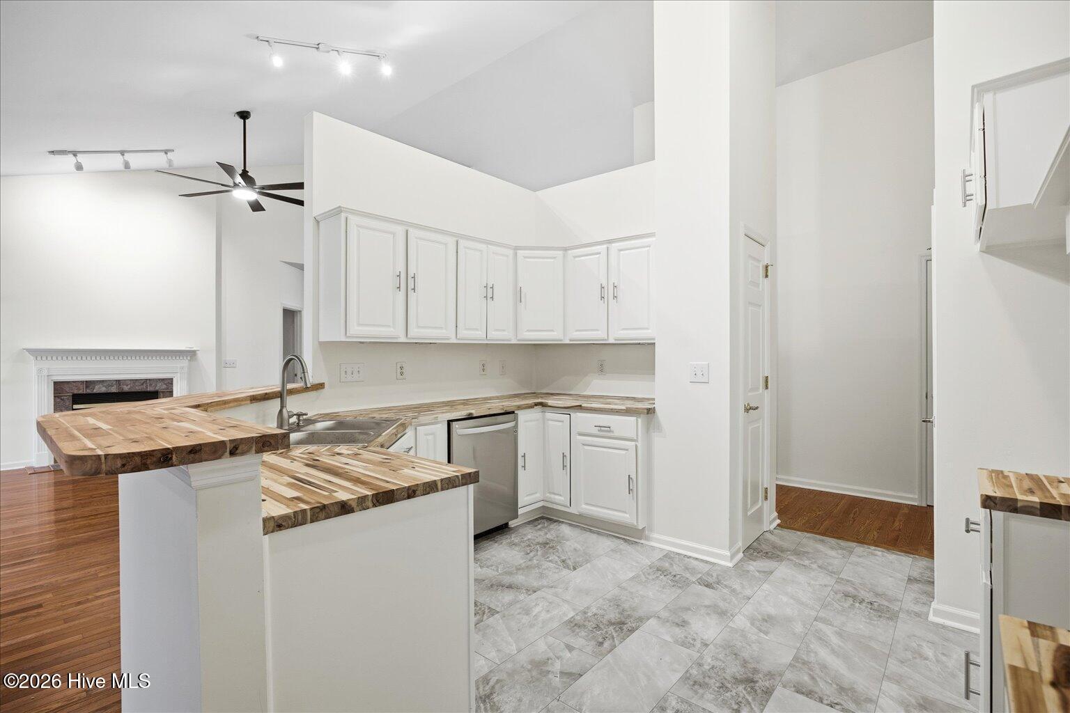 100548784 | Photo 18