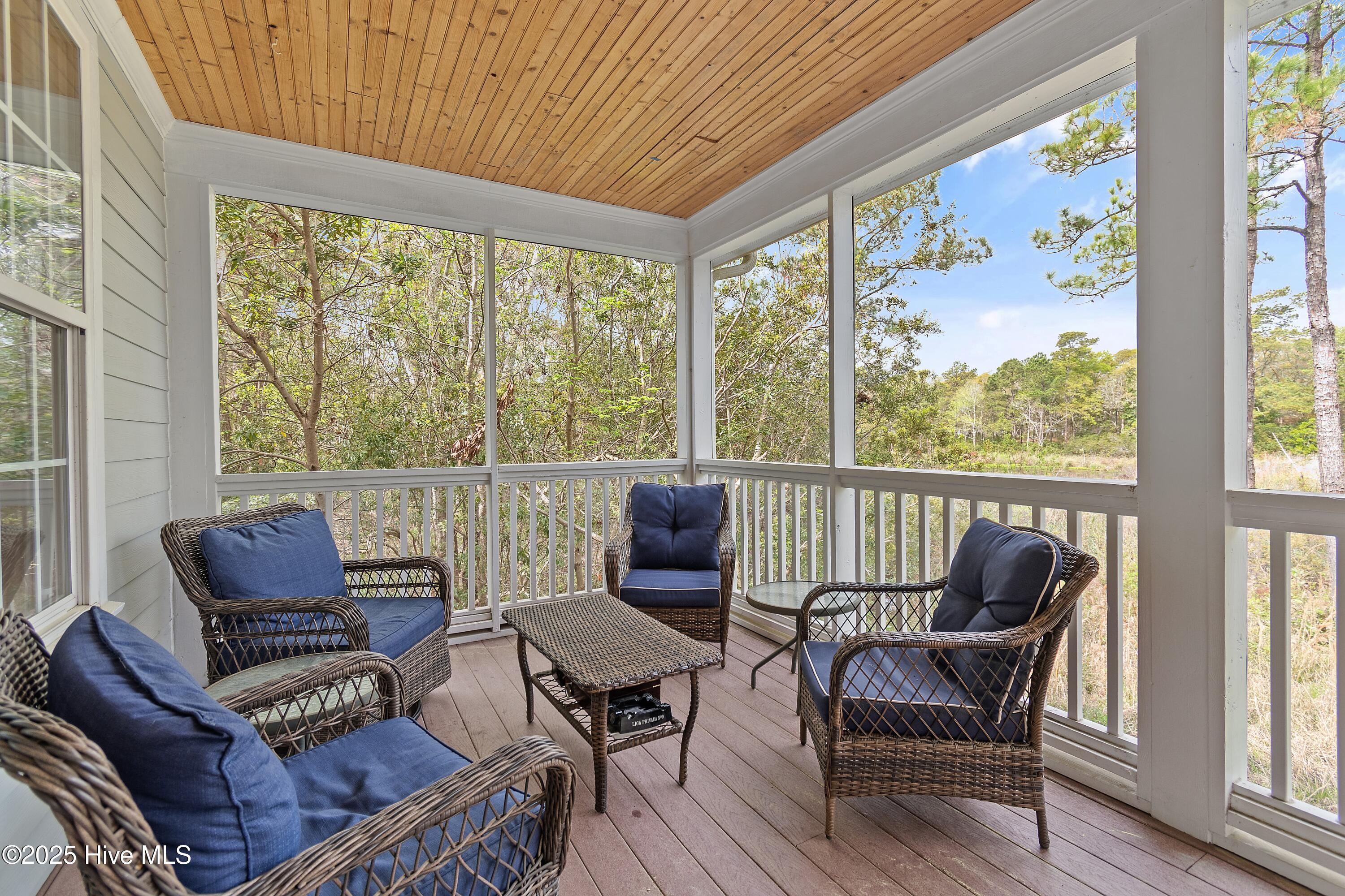 100520830 | Photo 33