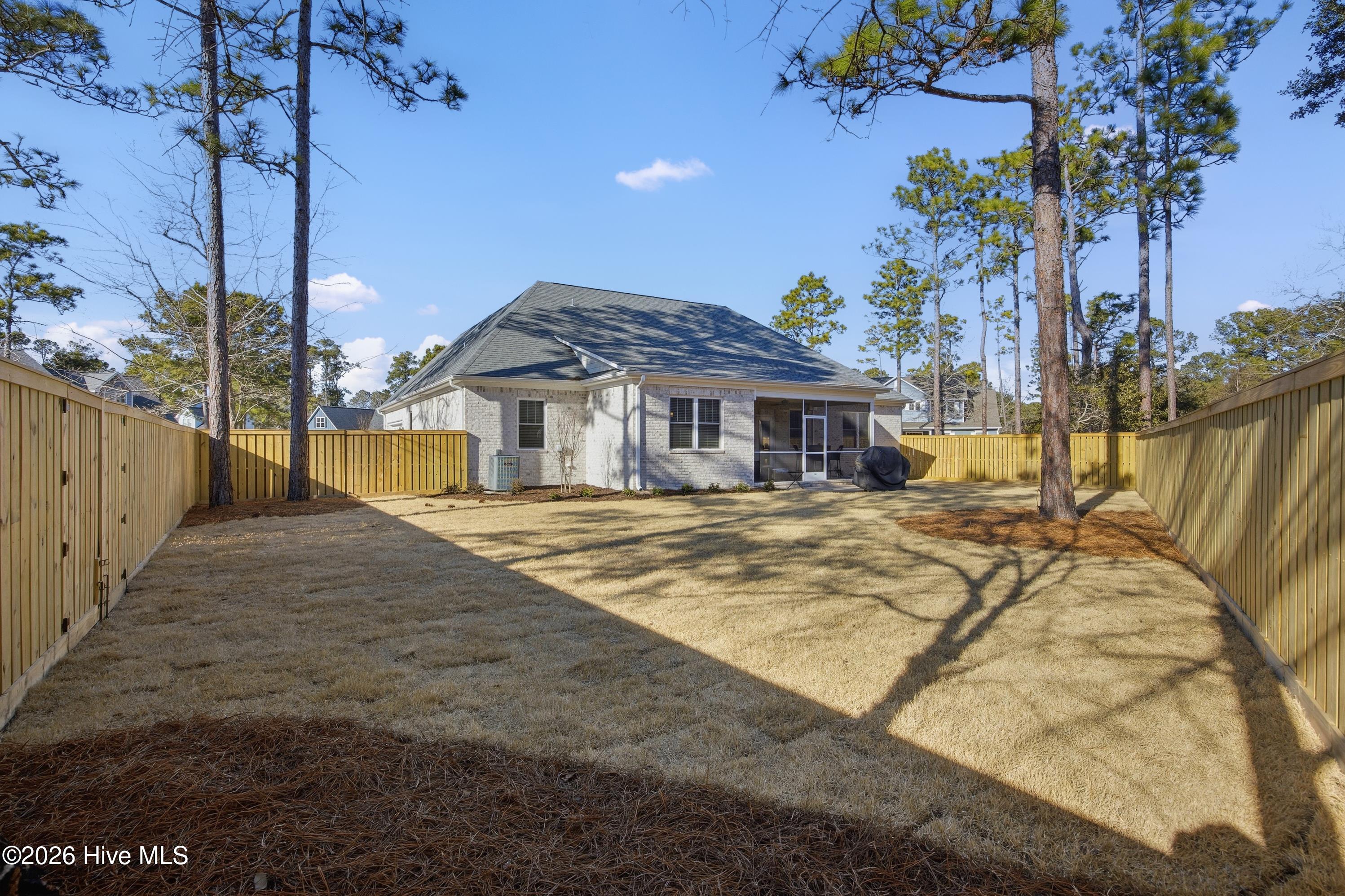 100550413 | Photo 19