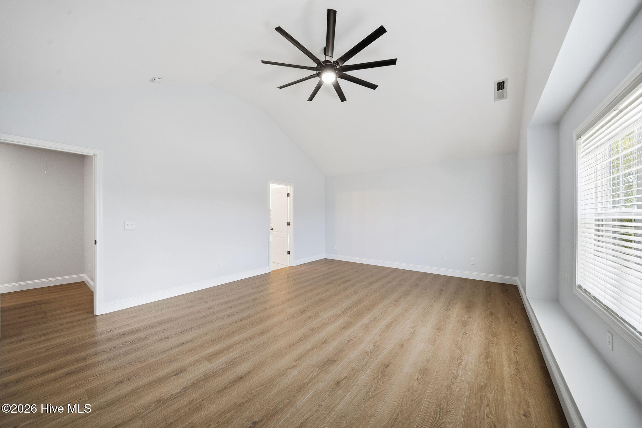 100566874 | Photo 31