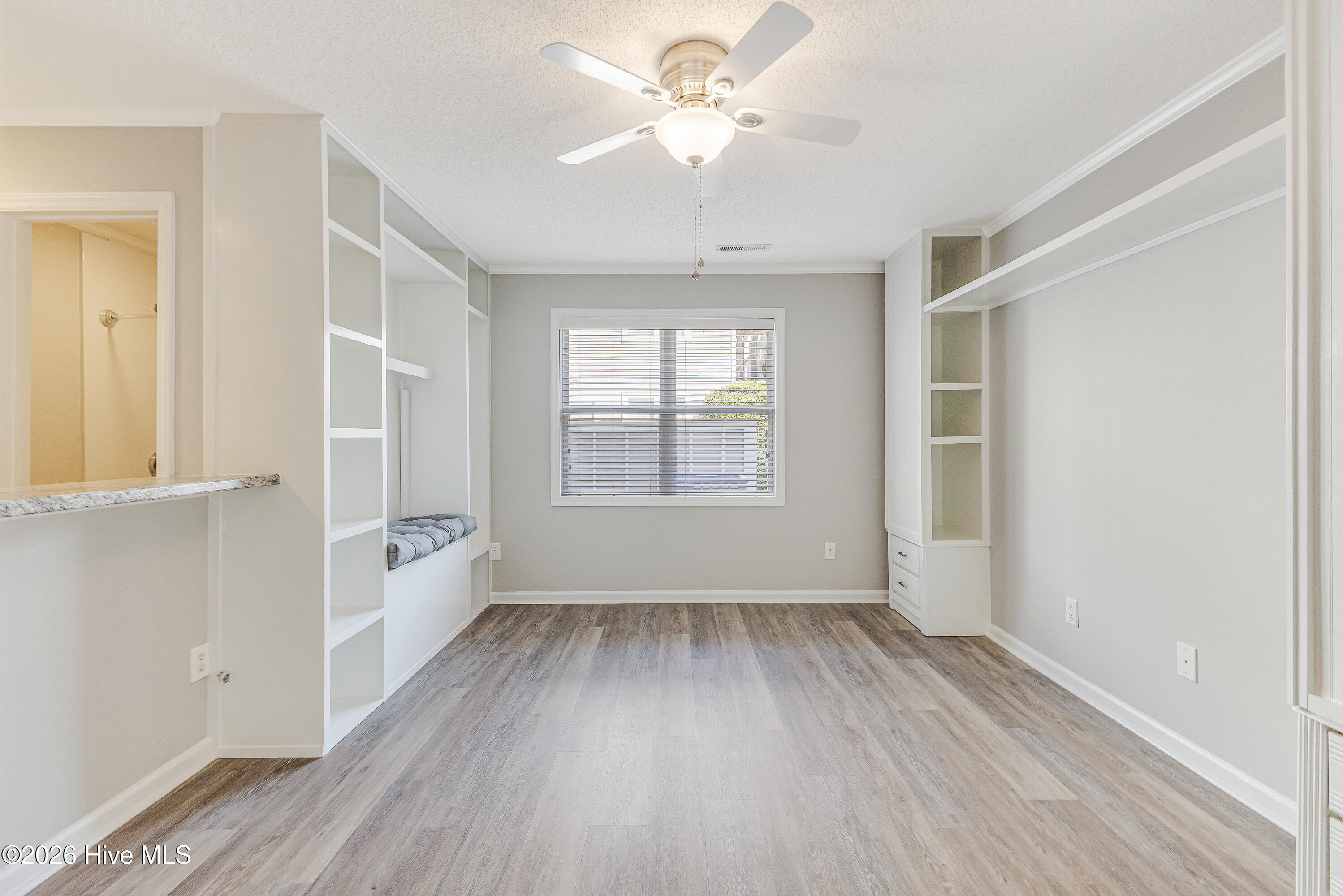 100562501 | Photo 39