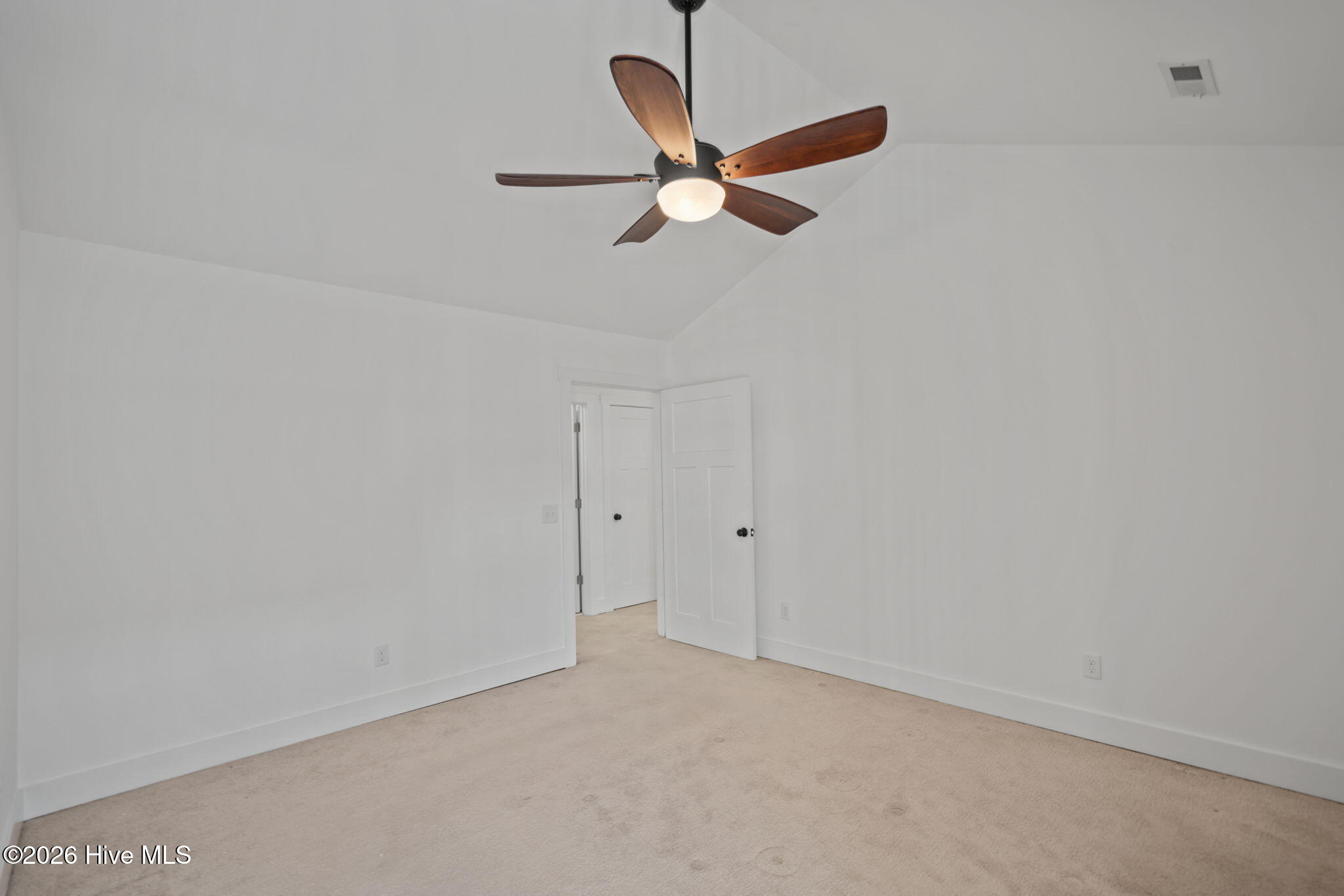 100559197 | Photo 39