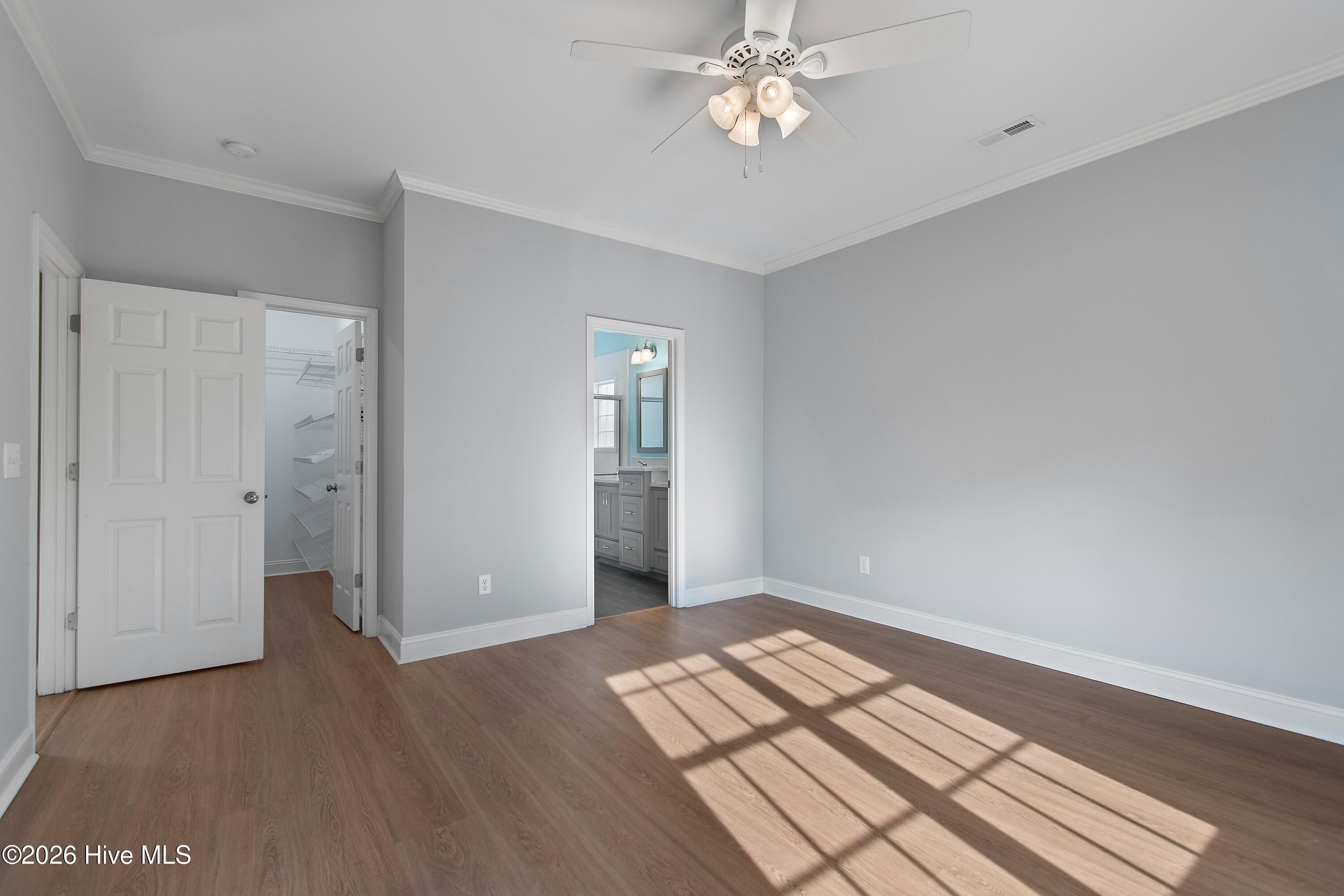 100562545 | Photo 23