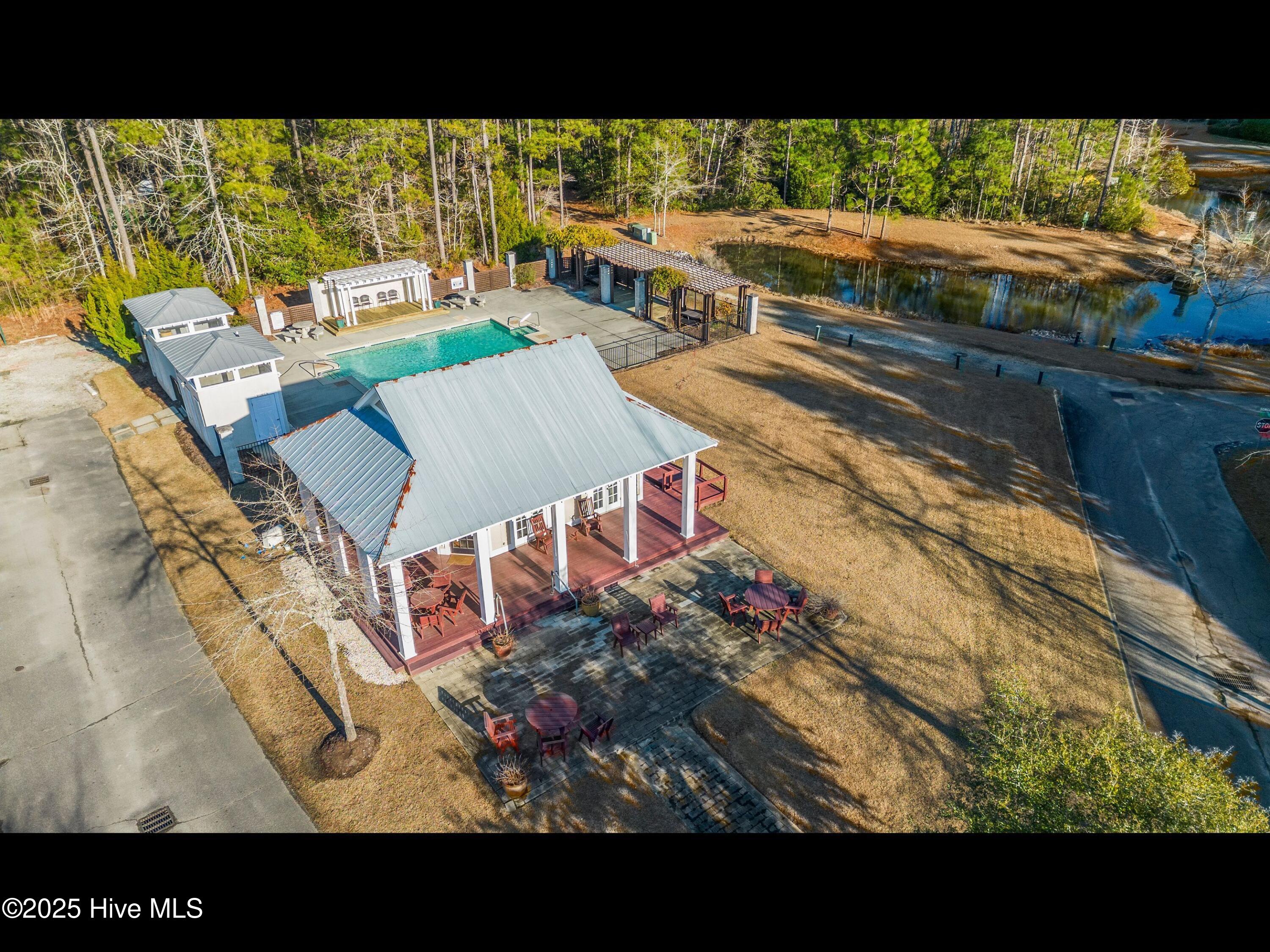 100508798 | Photo 11