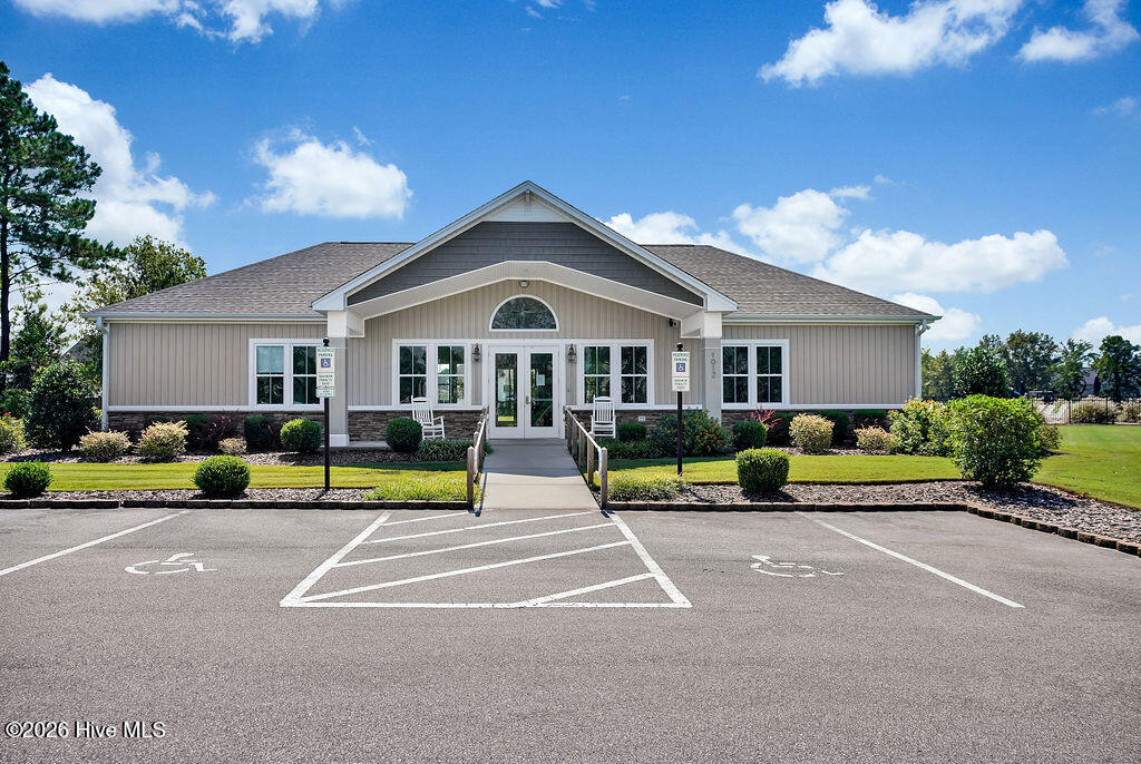 100561587 | Photo 44