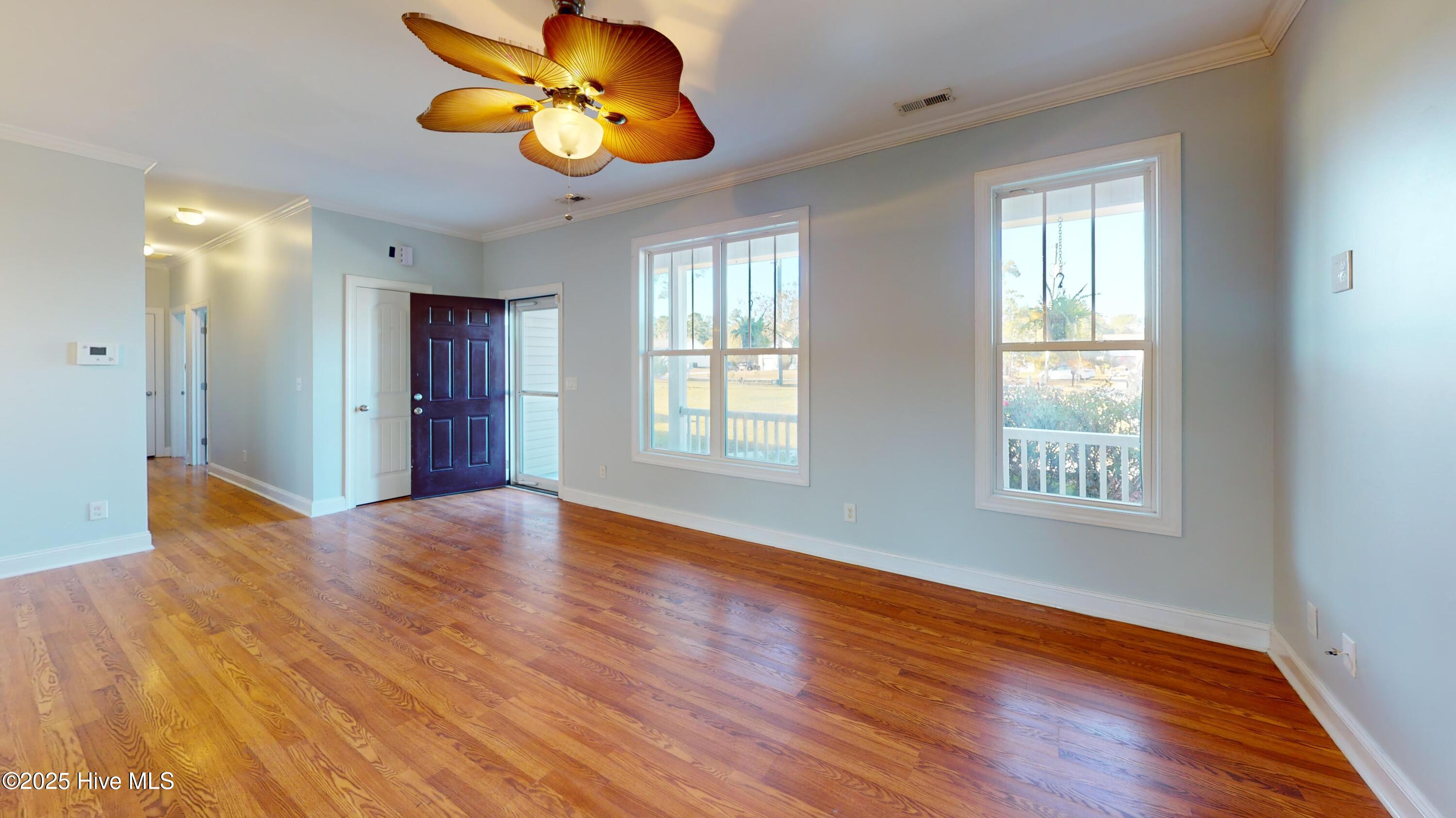 119 Boysenberry Fields Road, Maple Hill, NC 28454 – photo 5: 119-Boysenberry-Living-Room