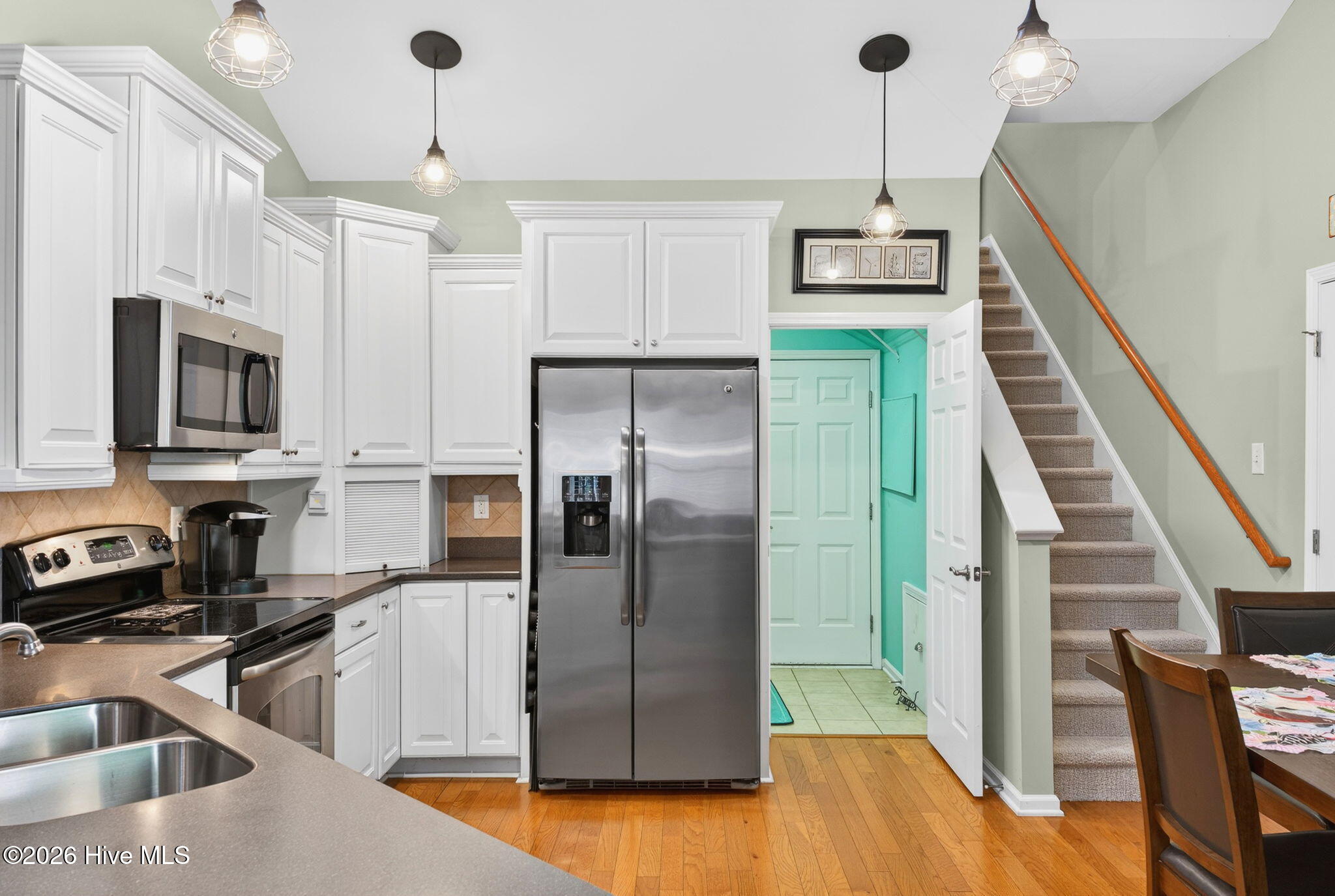 100558240 | Photo 16