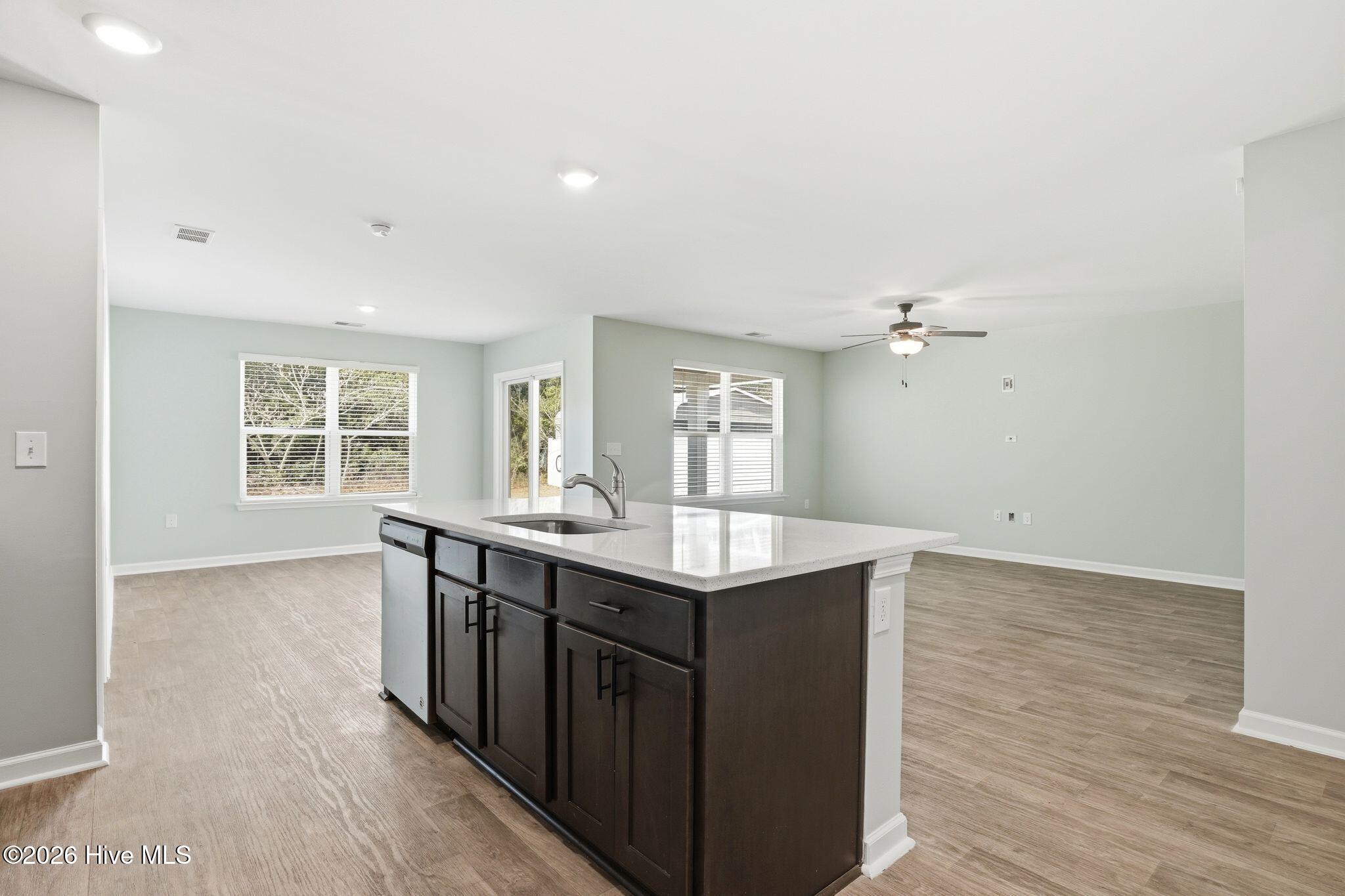 100558624 | Photo 24