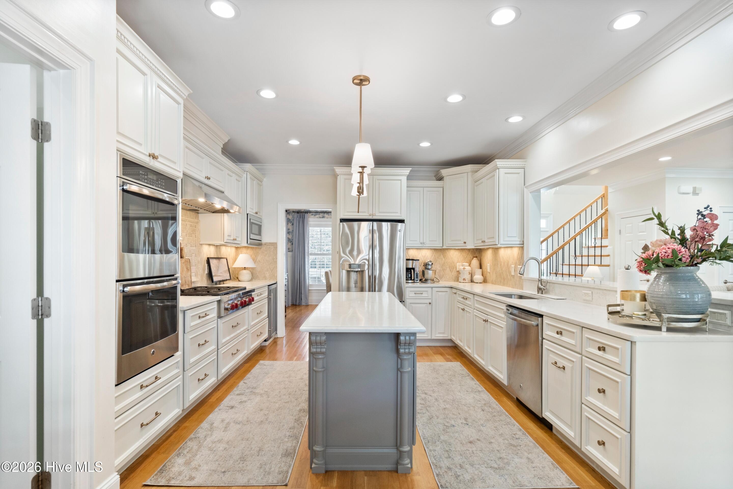 100549669 | Photo 21