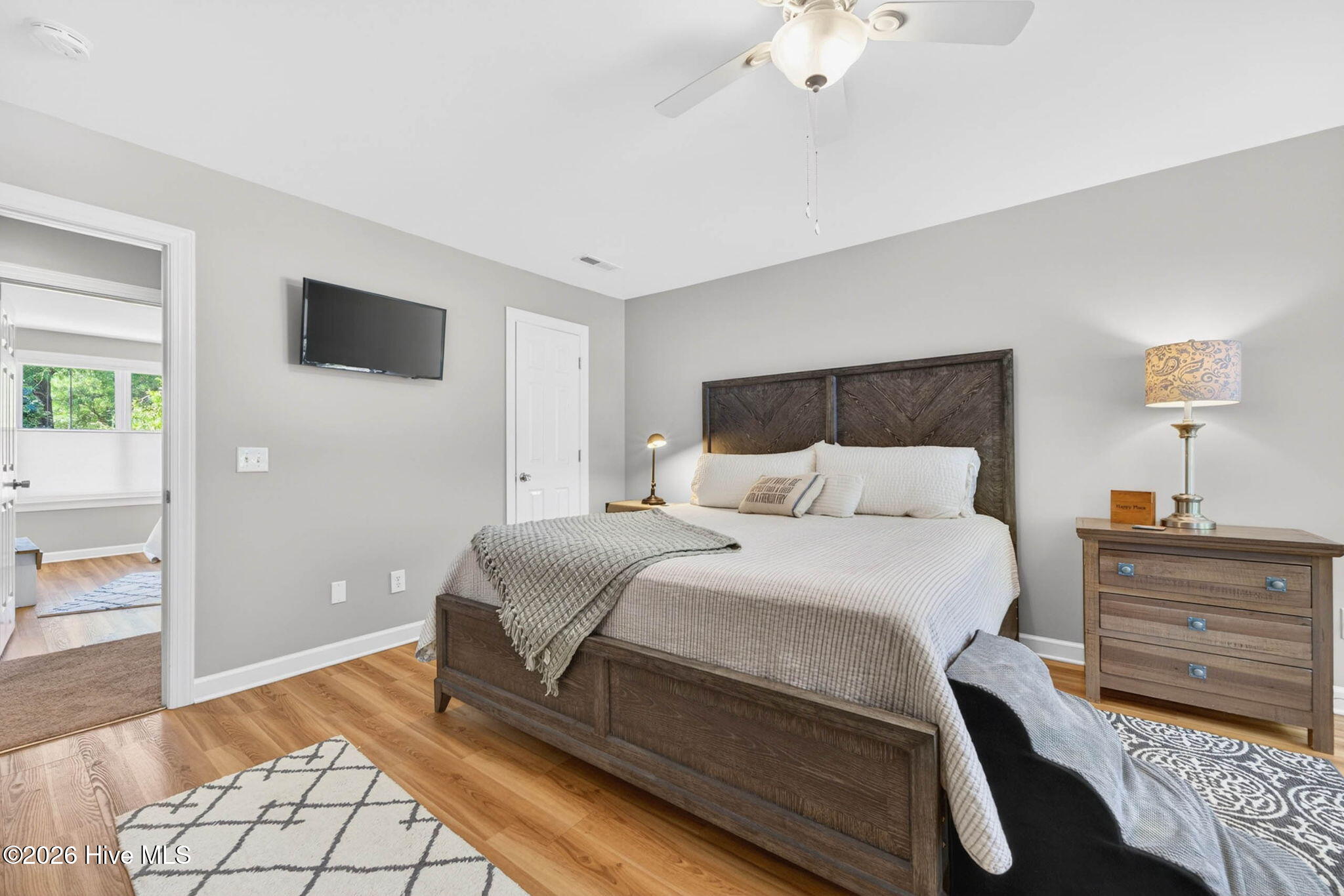 100570358 | Photo 28