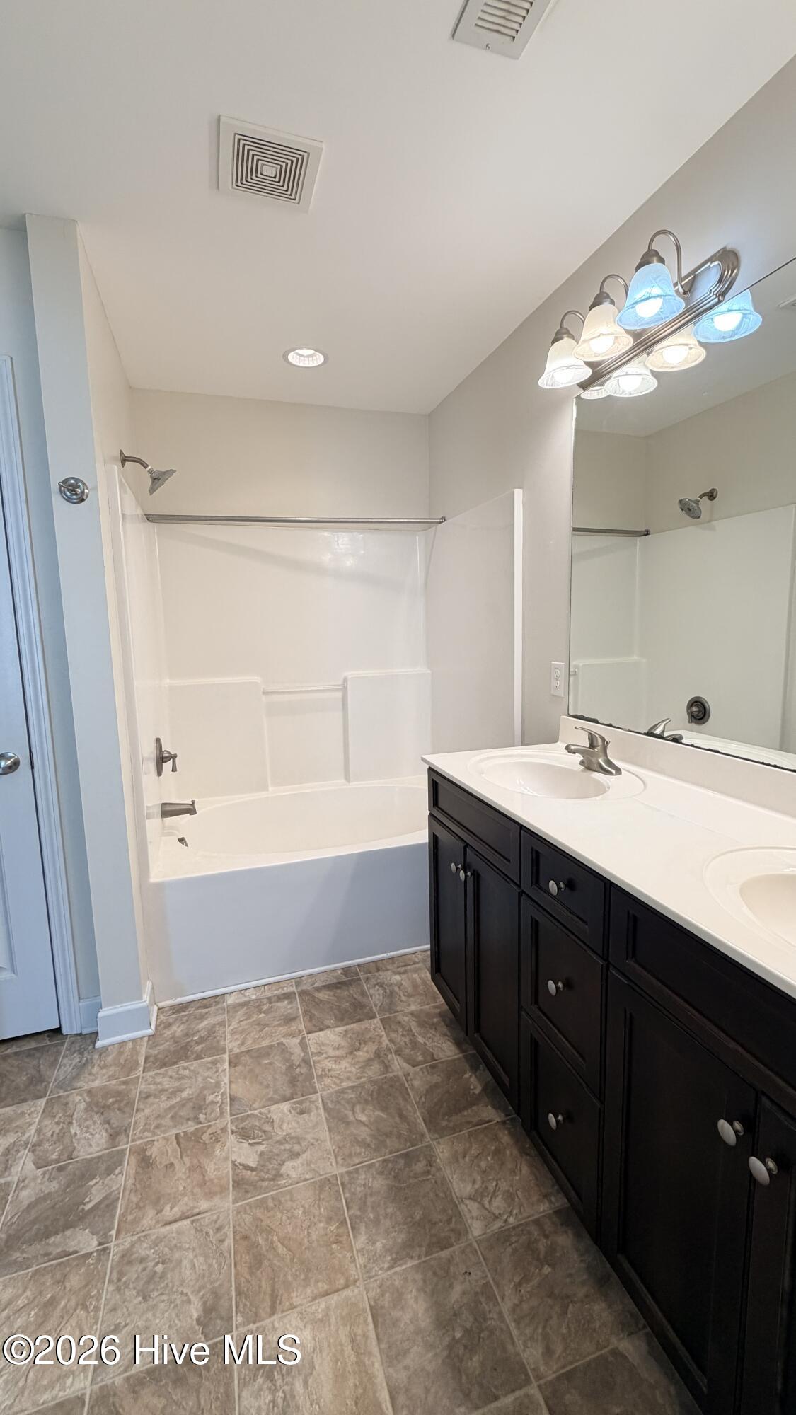 100559165 | Photo 15