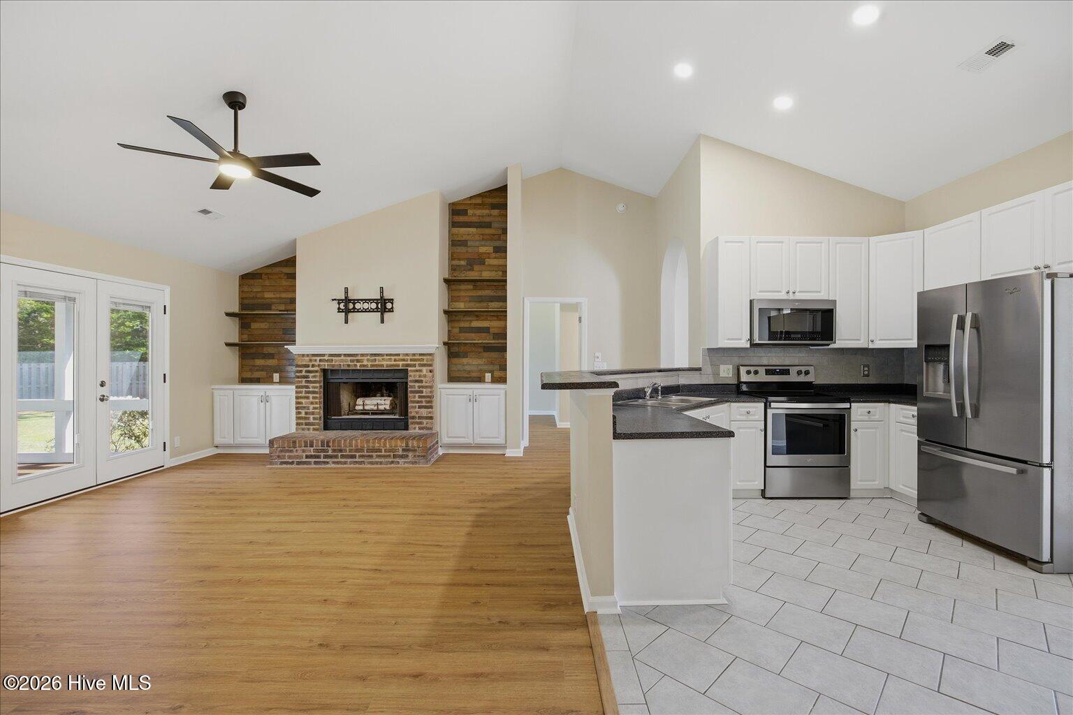 100564069 | Photo 12