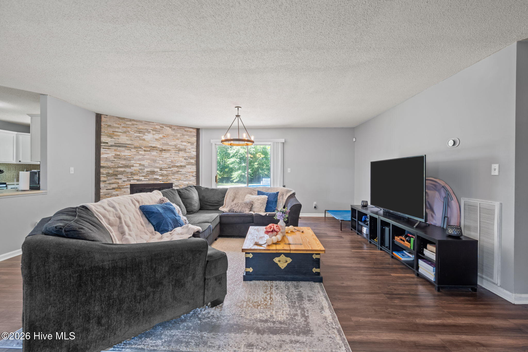 100569028 | Photo 22