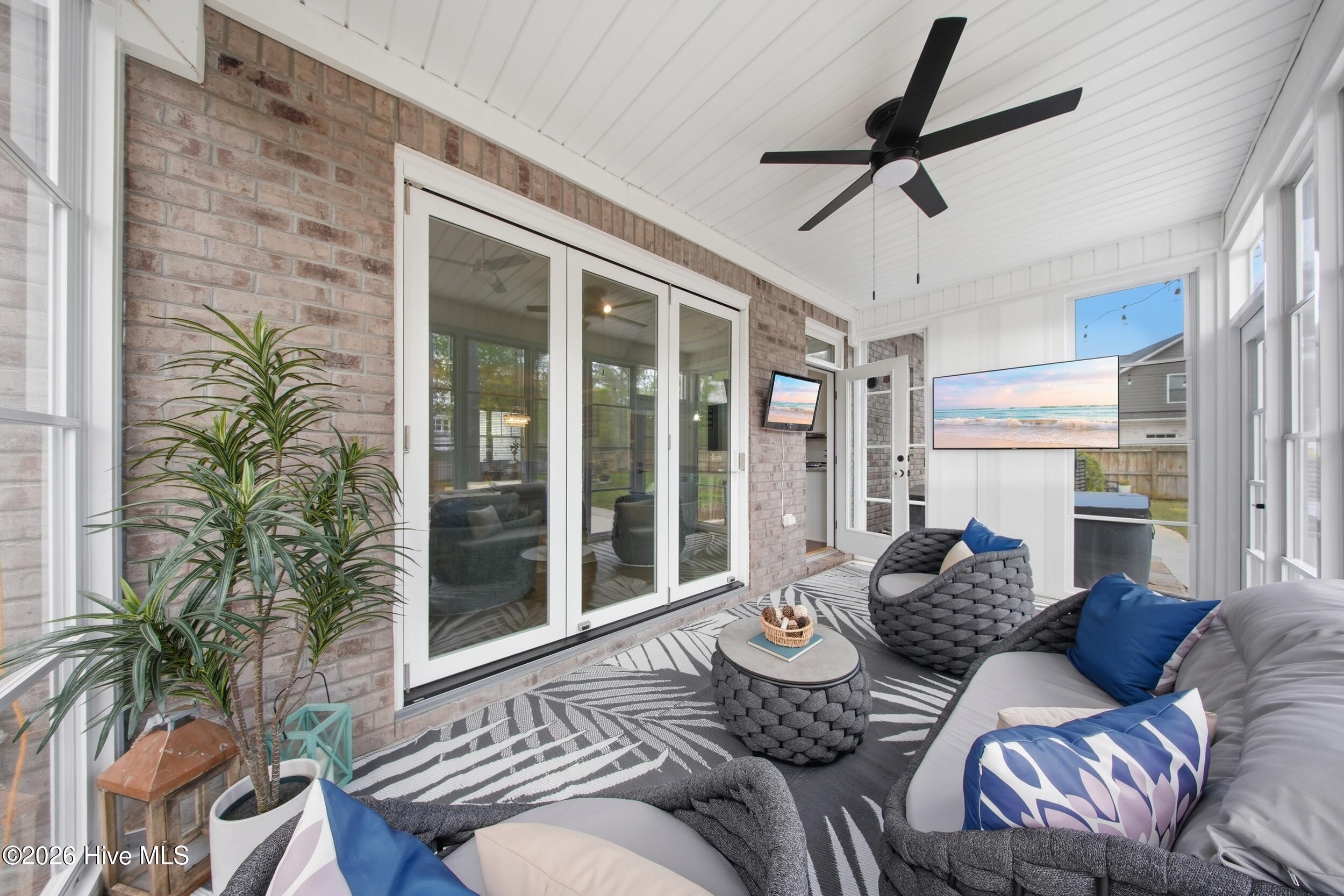 100565388 | Photo 24