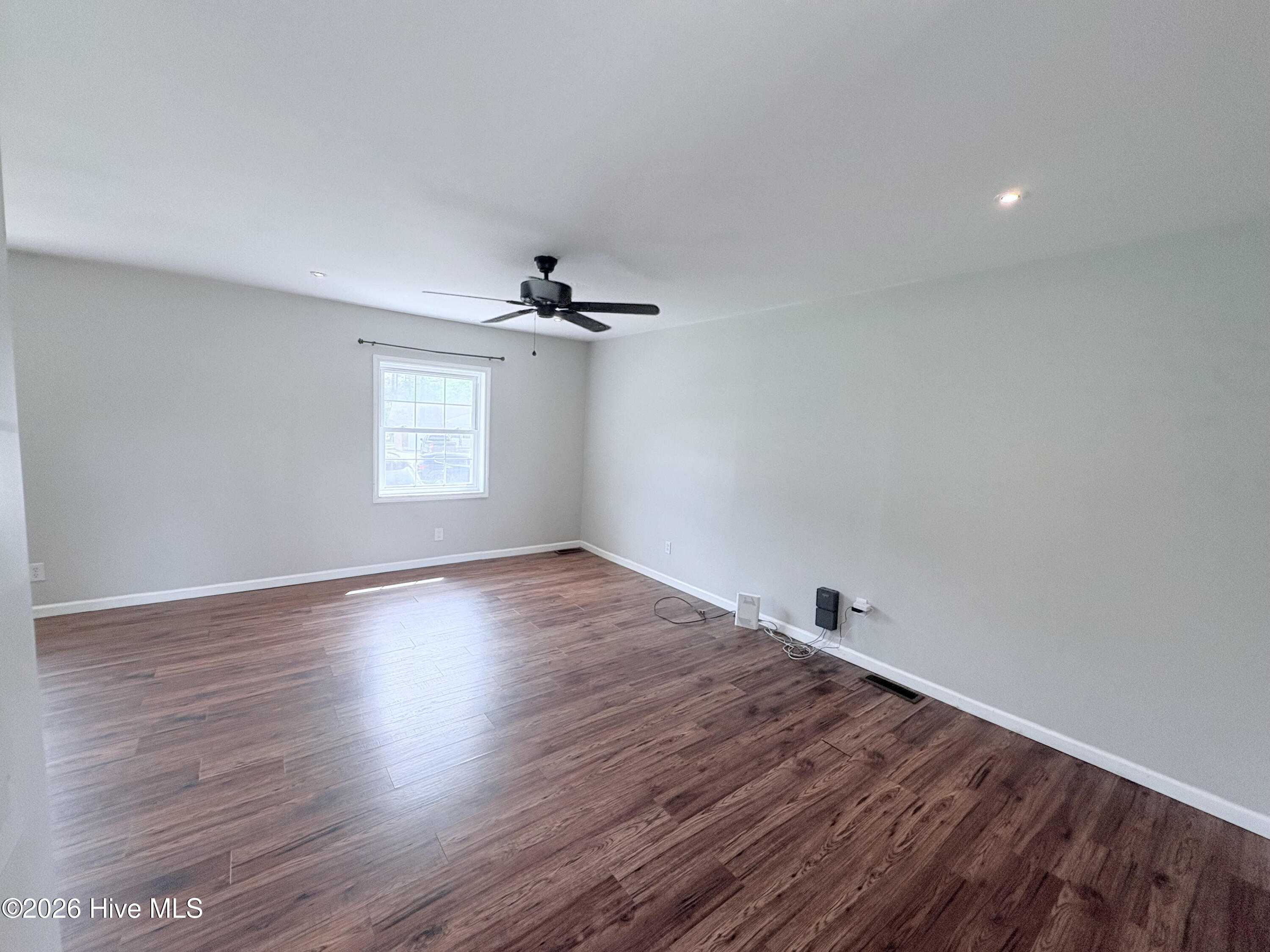 100566369 | Photo 14