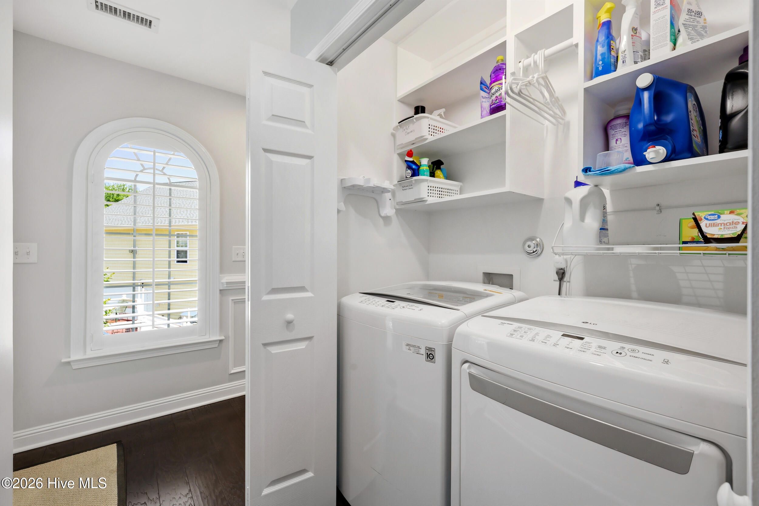 100567989 | Photo 40