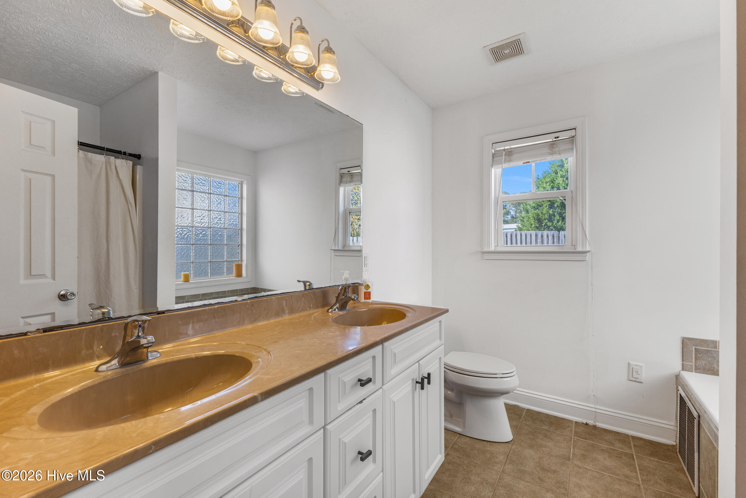 100564970 | Photo 17