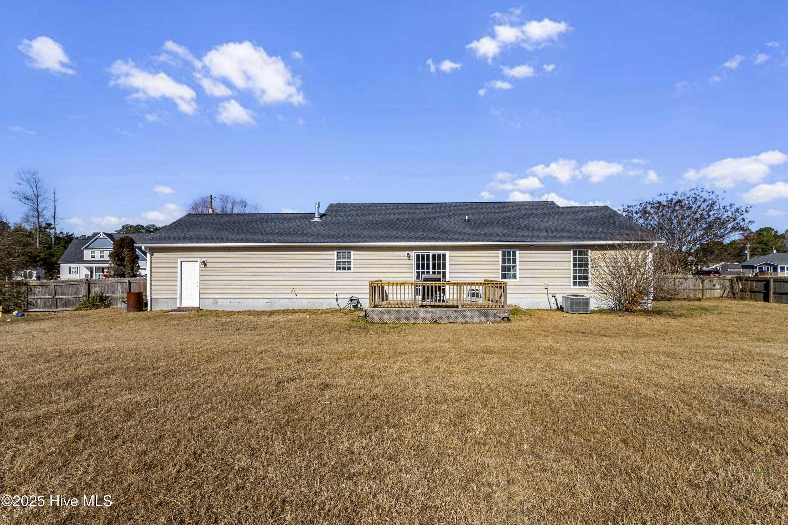 100545933 | Photo 34